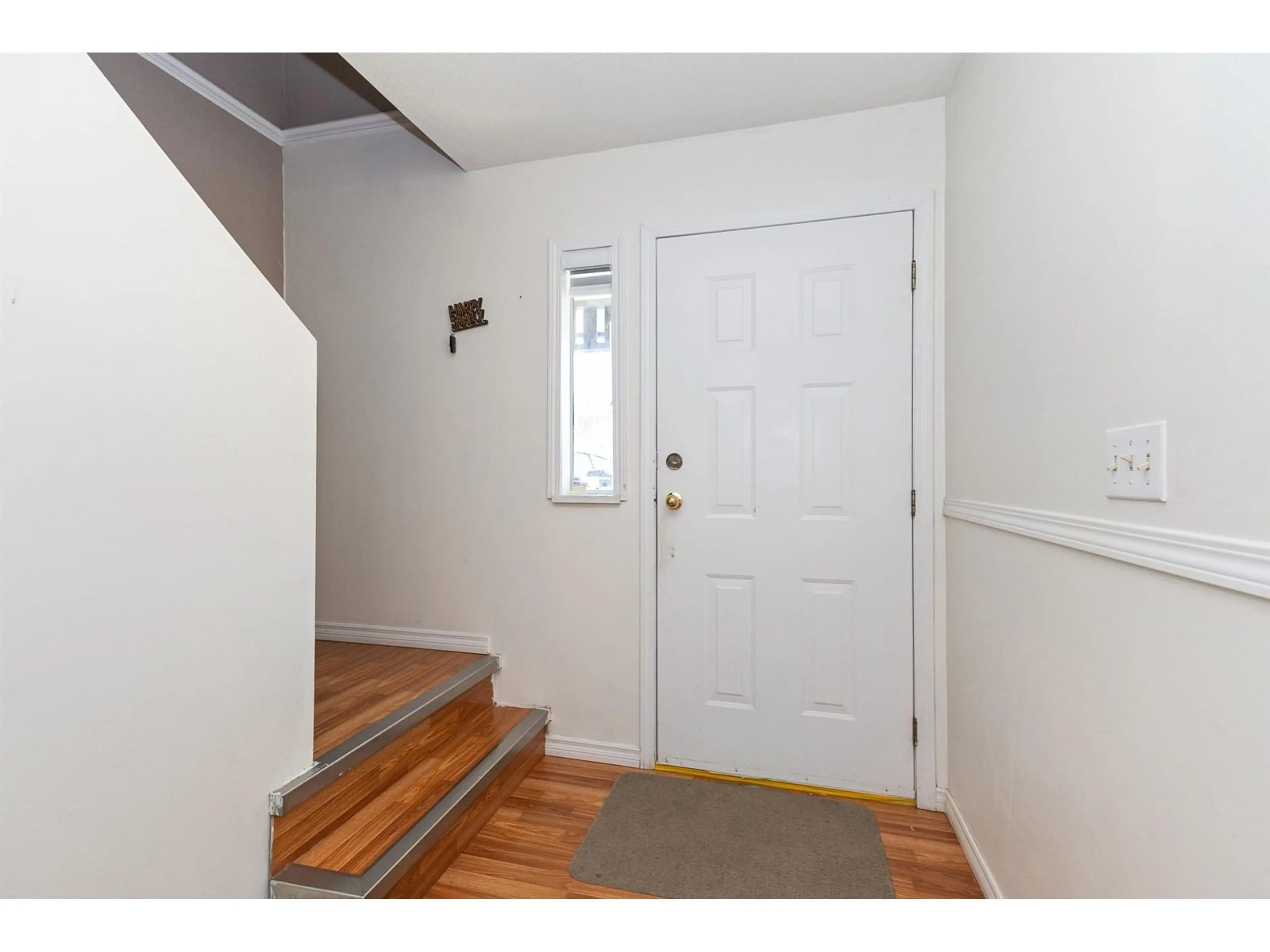 Indoor entryway for 2854 GARDNER, Abbotsford British Columbia V2T5H9