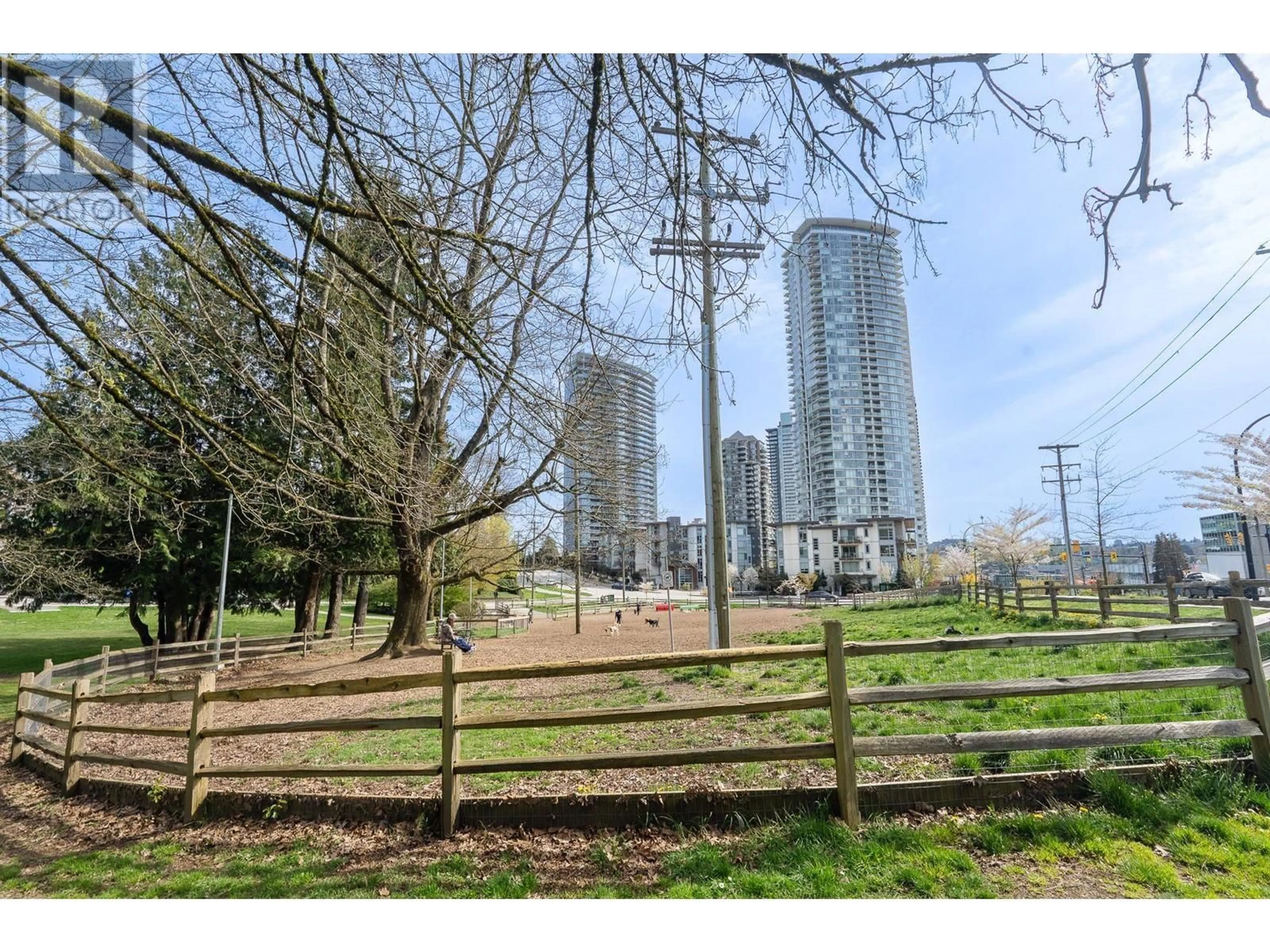 A pic from outside/outdoor area/front of a property/back of a property/a pic from drone, unknown for 209 - 1788 GILMORE AVENUE, Burnaby British Columbia V5C0L5