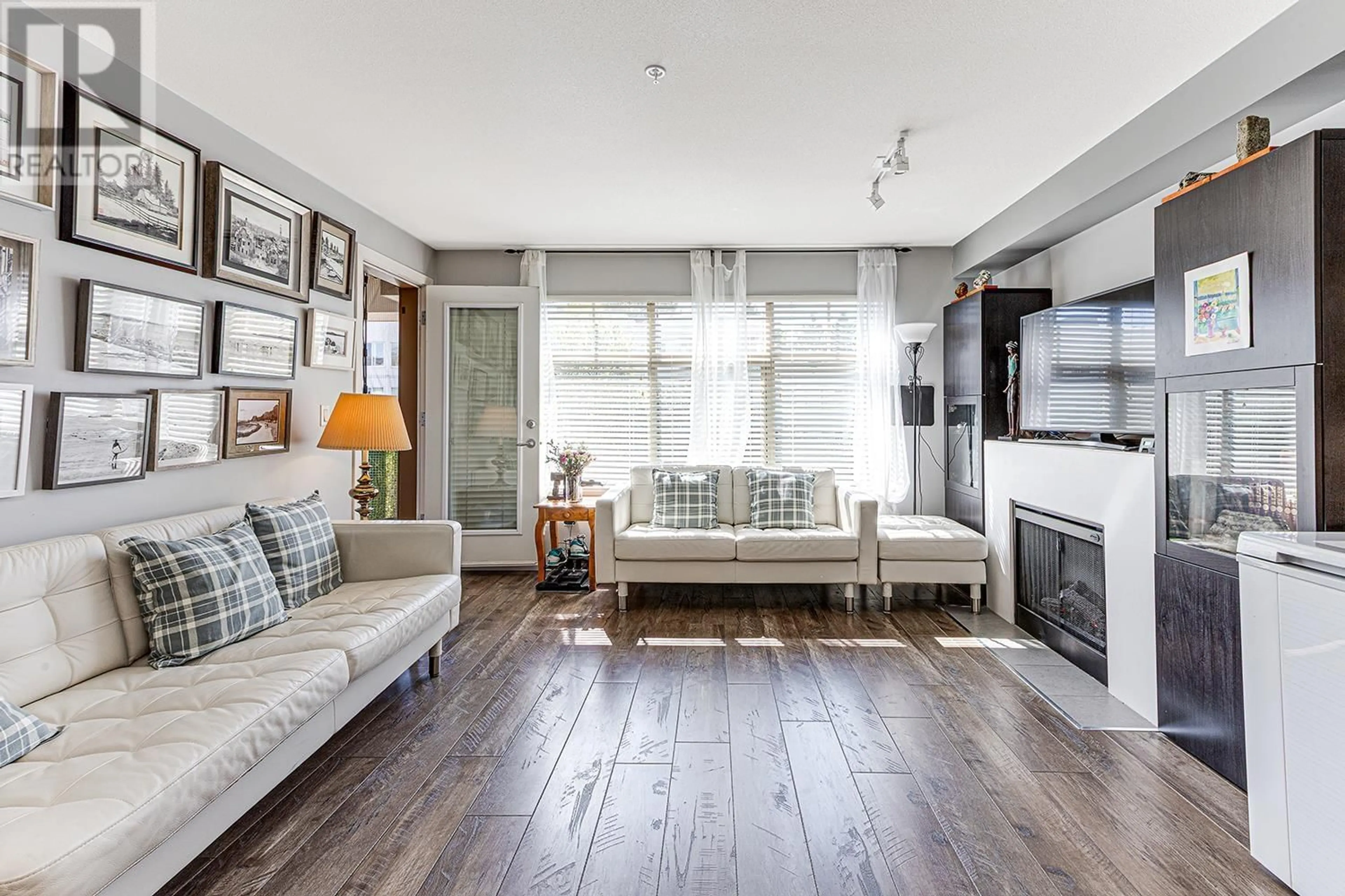 Living room with furniture, wood/laminate floor for 313 - 12238 224 STREET, Maple Ridge British Columbia V2X8W5