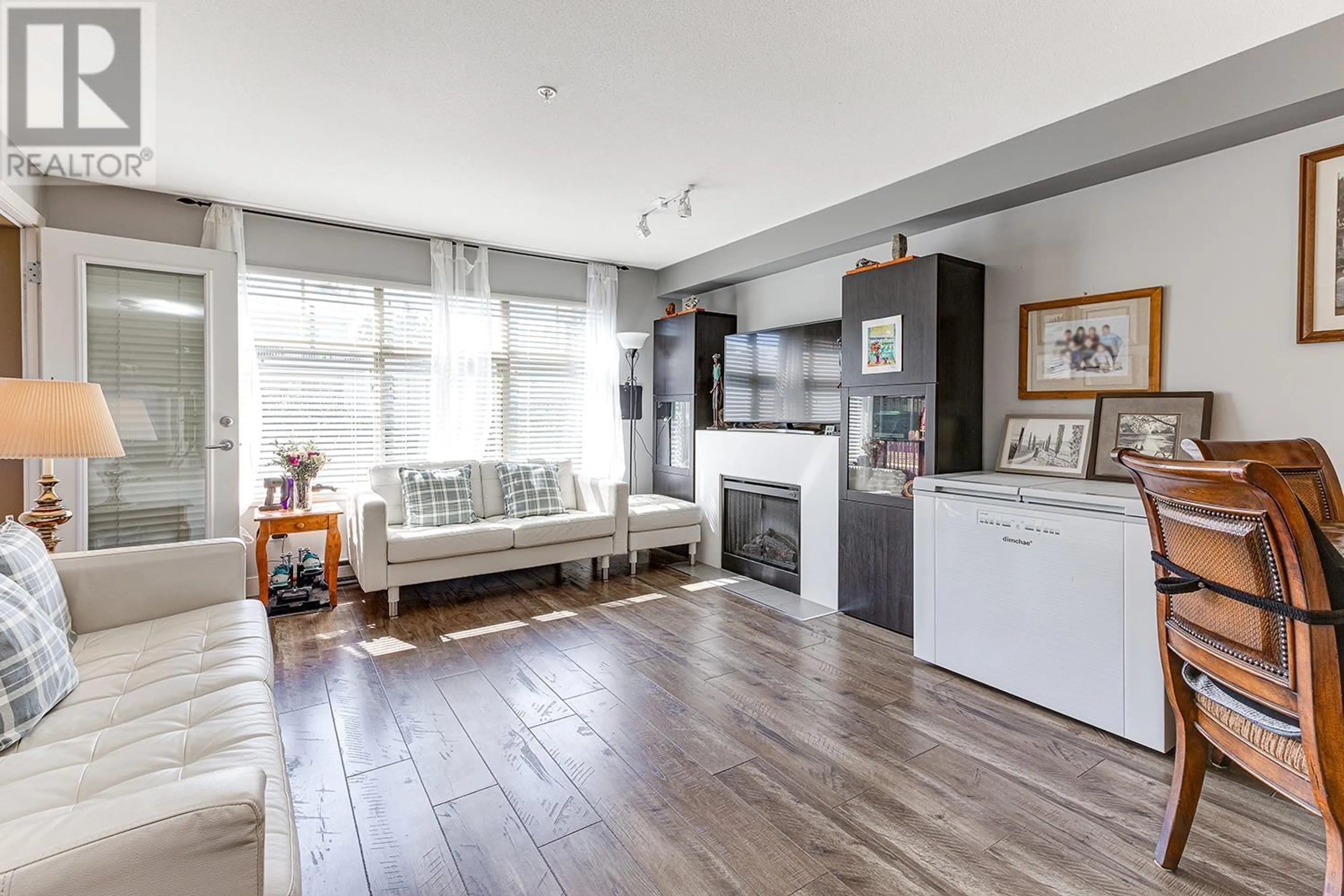 Living room with furniture, wood/laminate floor for 313 - 12238 224 STREET, Maple Ridge British Columbia V2X8W5