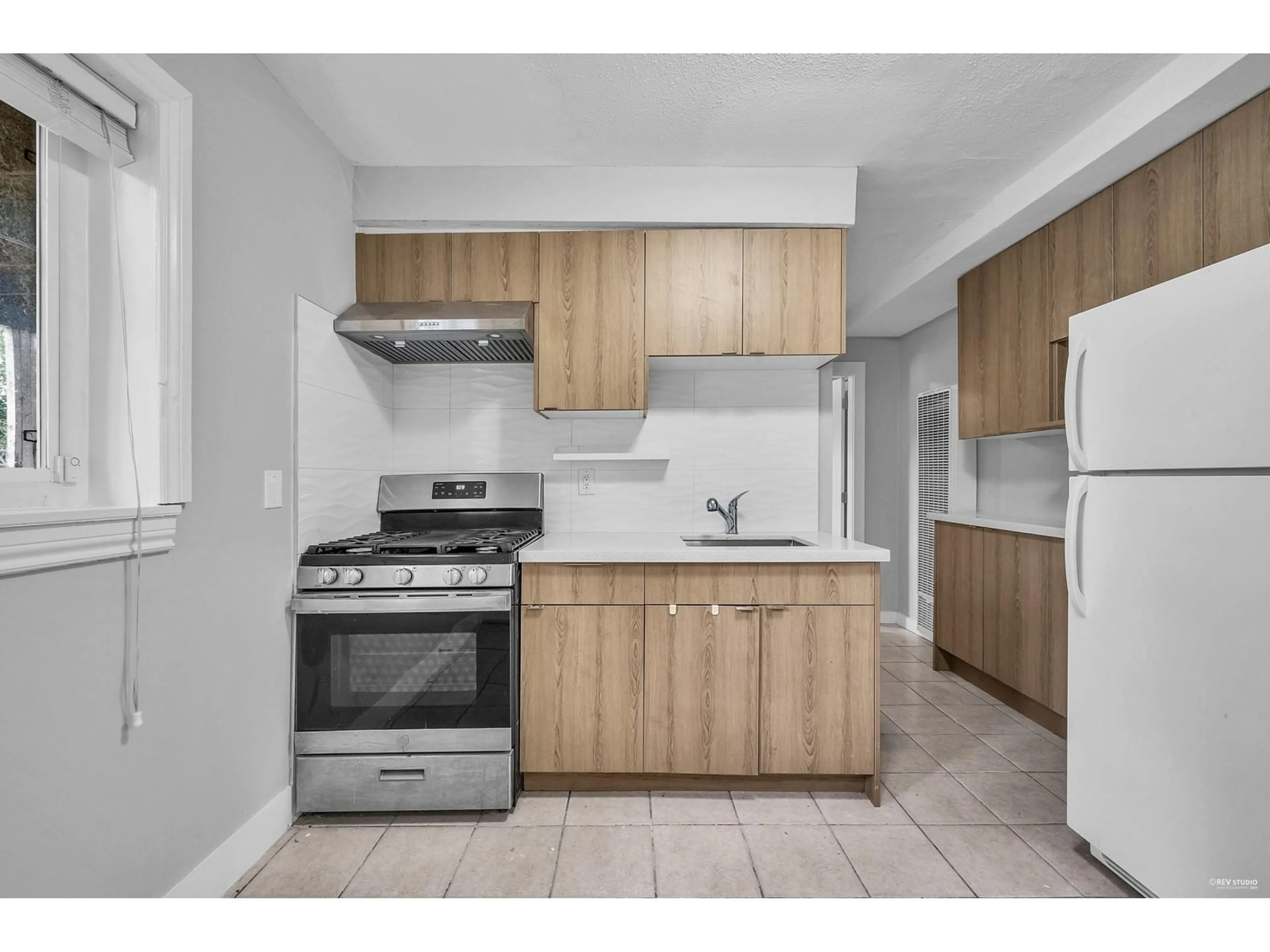 Standard kitchen, unknown for 13275 95A, Surrey British Columbia V3V1R4