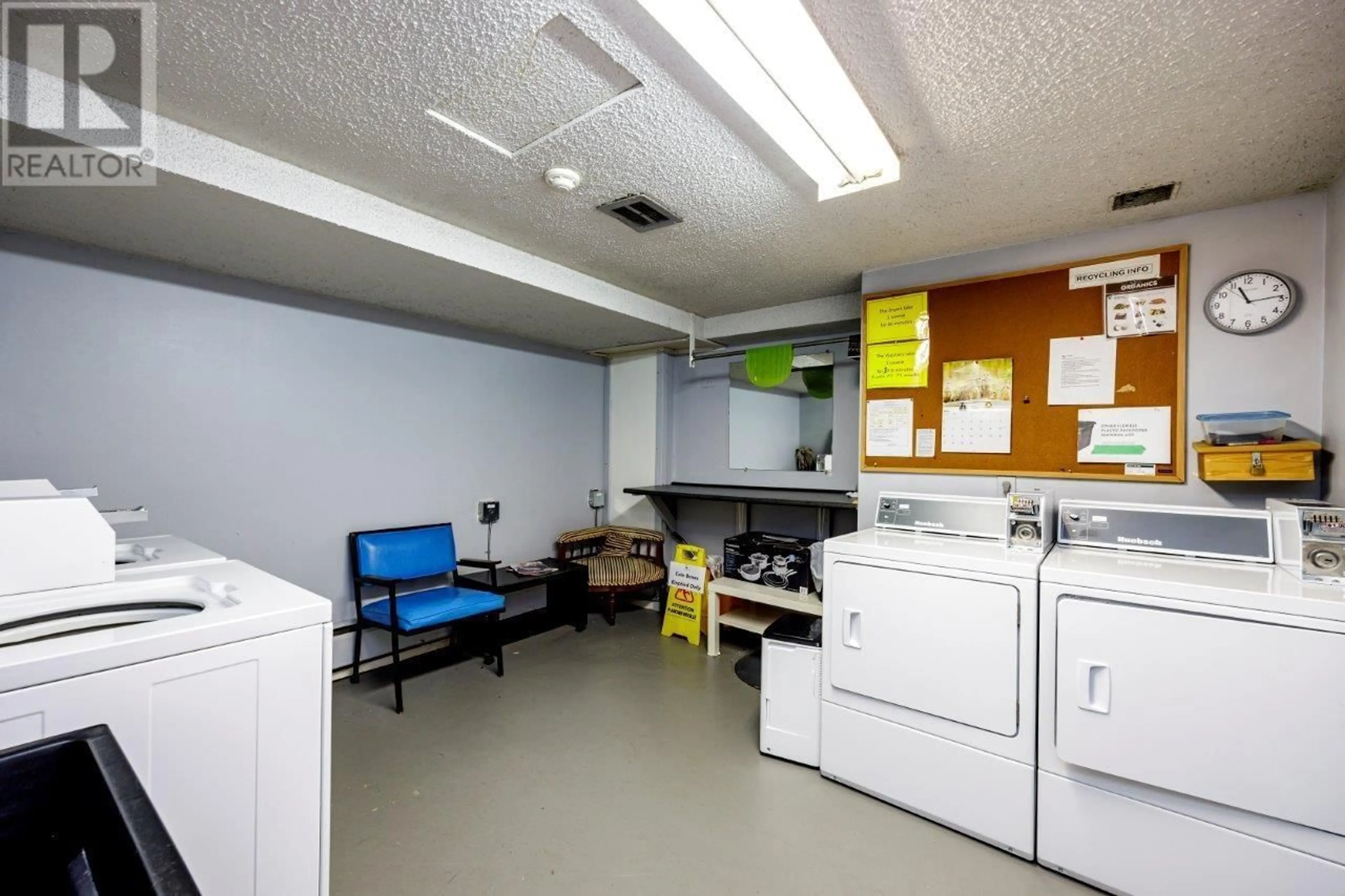 Kitchen with laundary machines, unknown for 322 - 206 15TH STREET, North Vancouver British Columbia V7L2R3