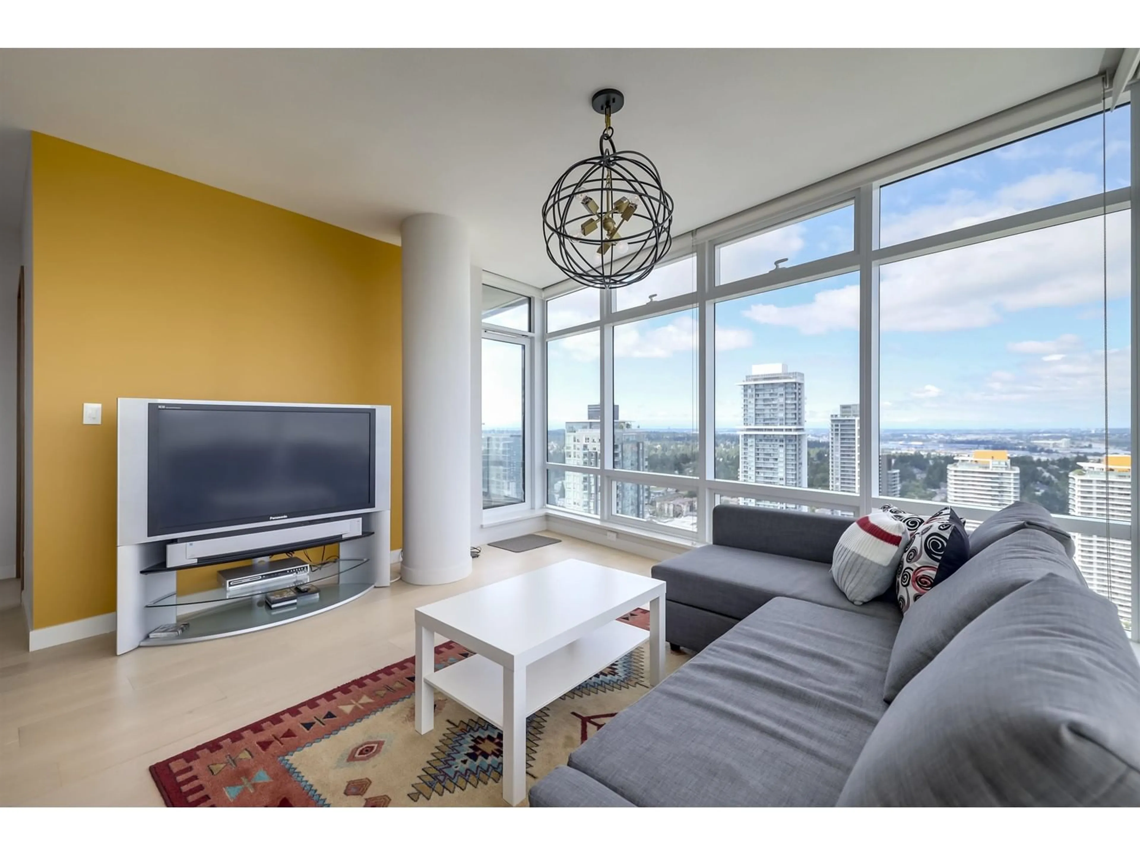 Living room with furniture, unknown for 3709 - 13495 CENTRAL, Surrey British Columbia V3T0K2