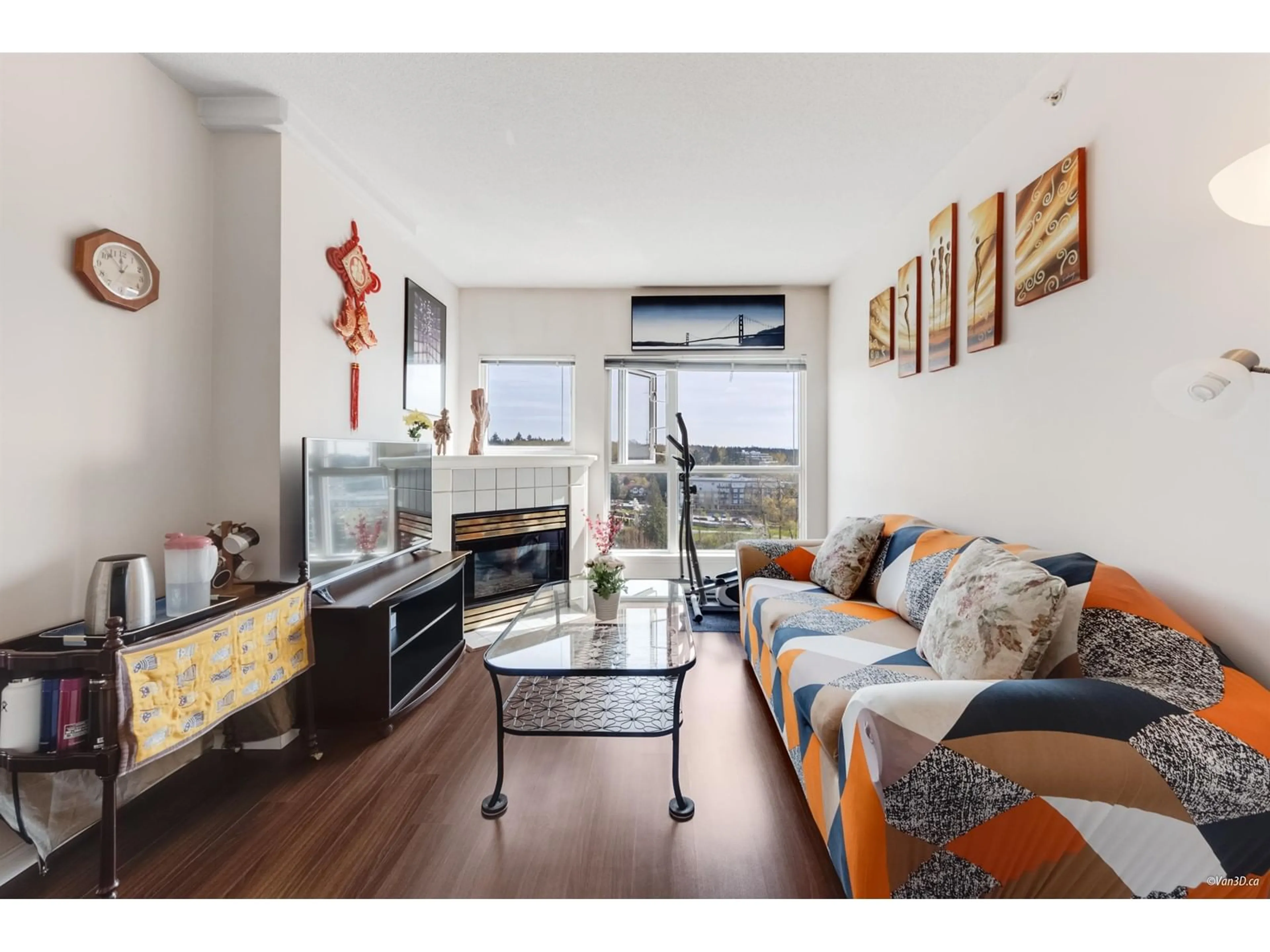 Living room with furniture, wood/laminate floor for 1502 - 9830 WHALLEY, Surrey British Columbia V3T5S7