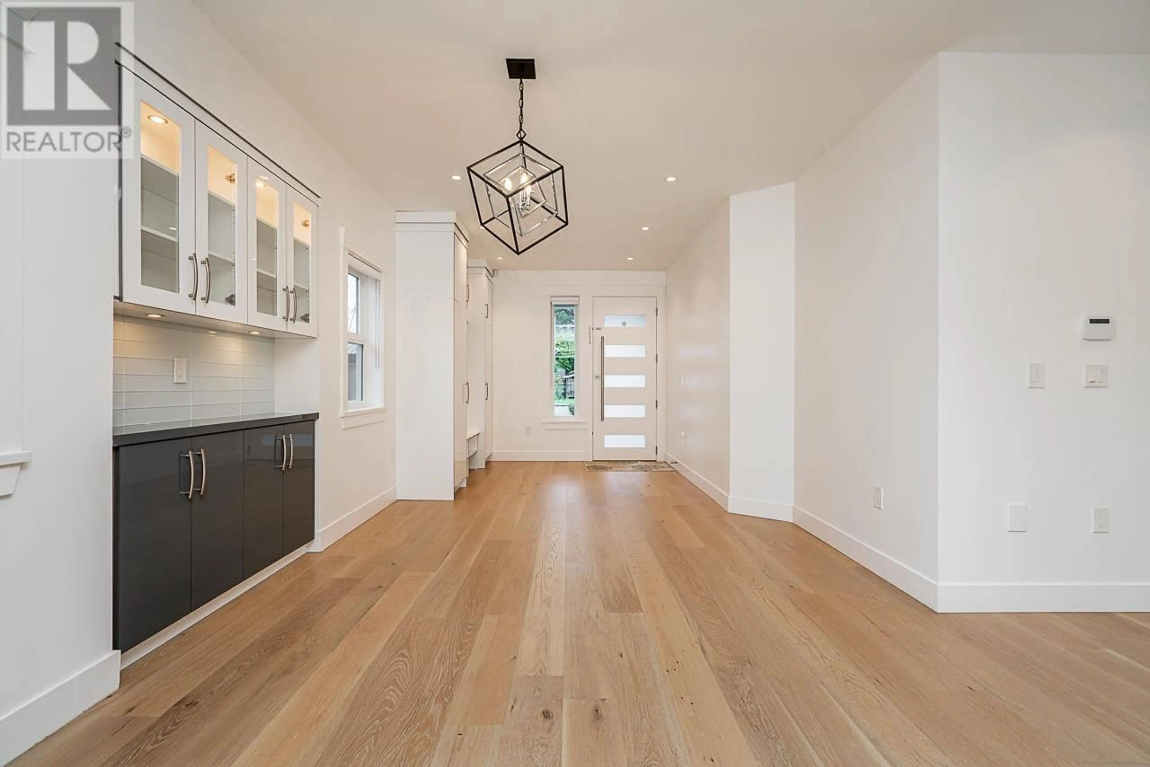 Indoor entryway for 5634 52 AVENUE, Delta British Columbia V4K2C5
