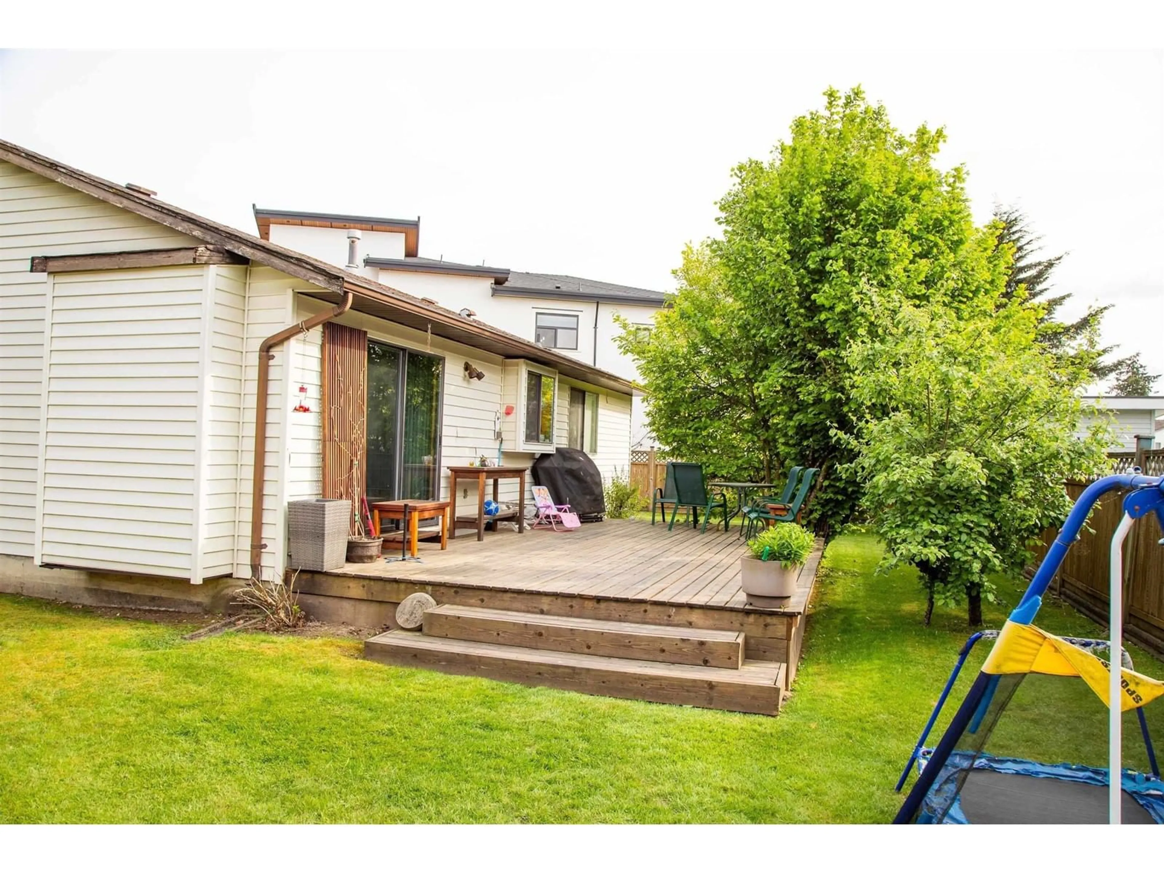A pic from outside/outdoor area/front of a property/back of a property/a pic from drone, street for 7387 131A, Surrey British Columbia V3W8V5