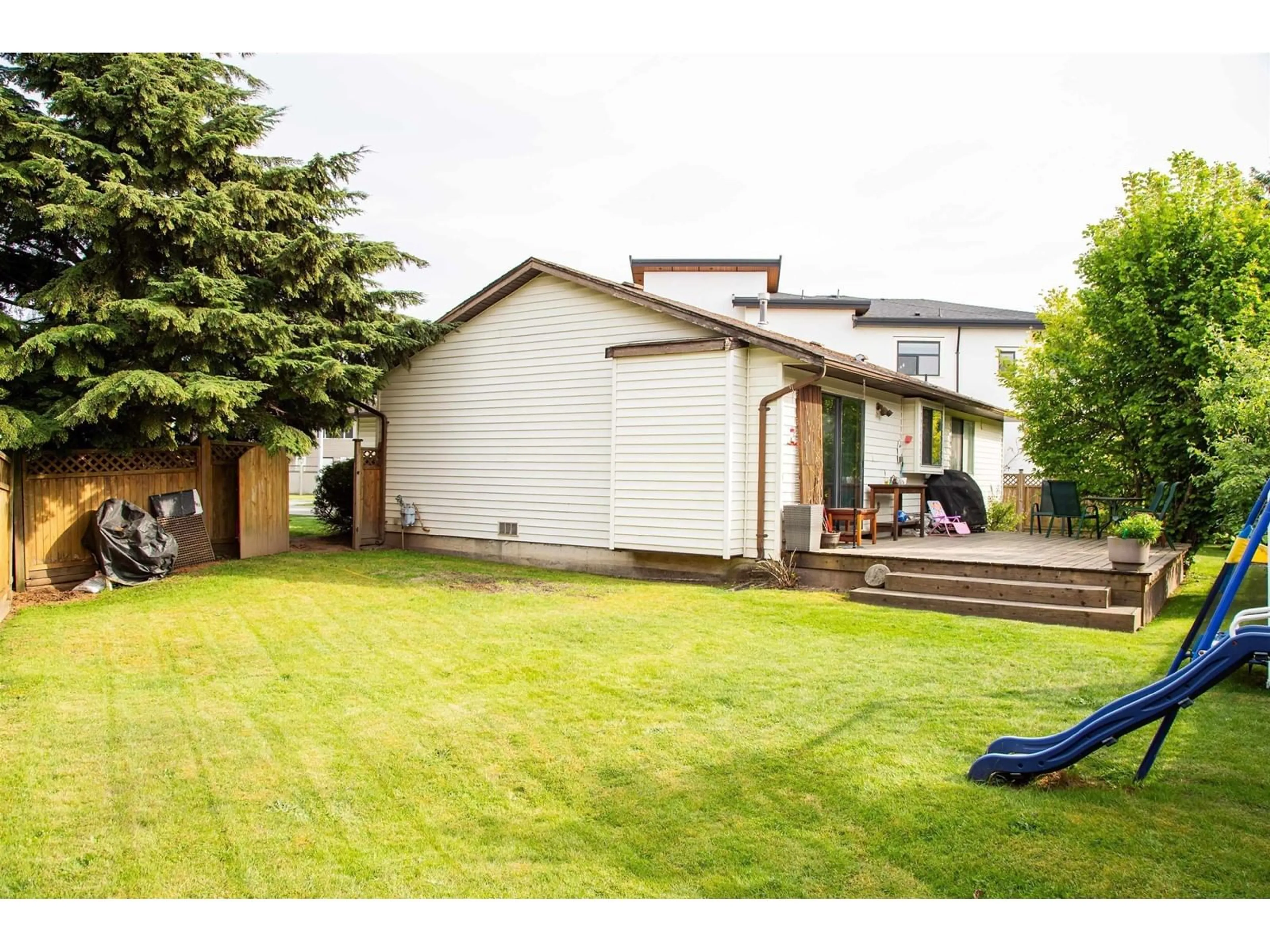 A pic from outside/outdoor area/front of a property/back of a property/a pic from drone, street for 7387 131A, Surrey British Columbia V3W8V5