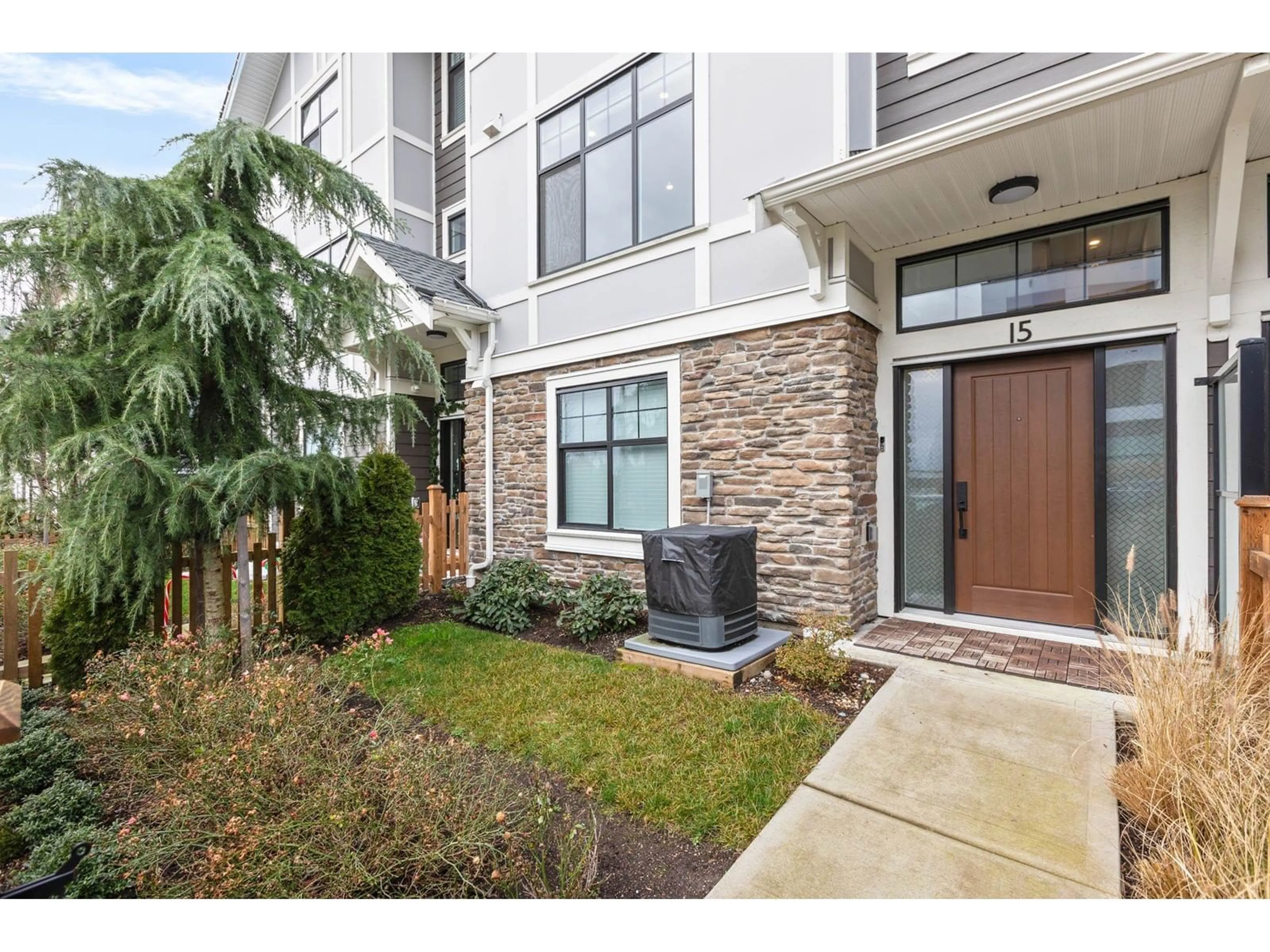 Indoor entryway for 15 - 20327 72B, Langley British Columbia V2Y4J6
