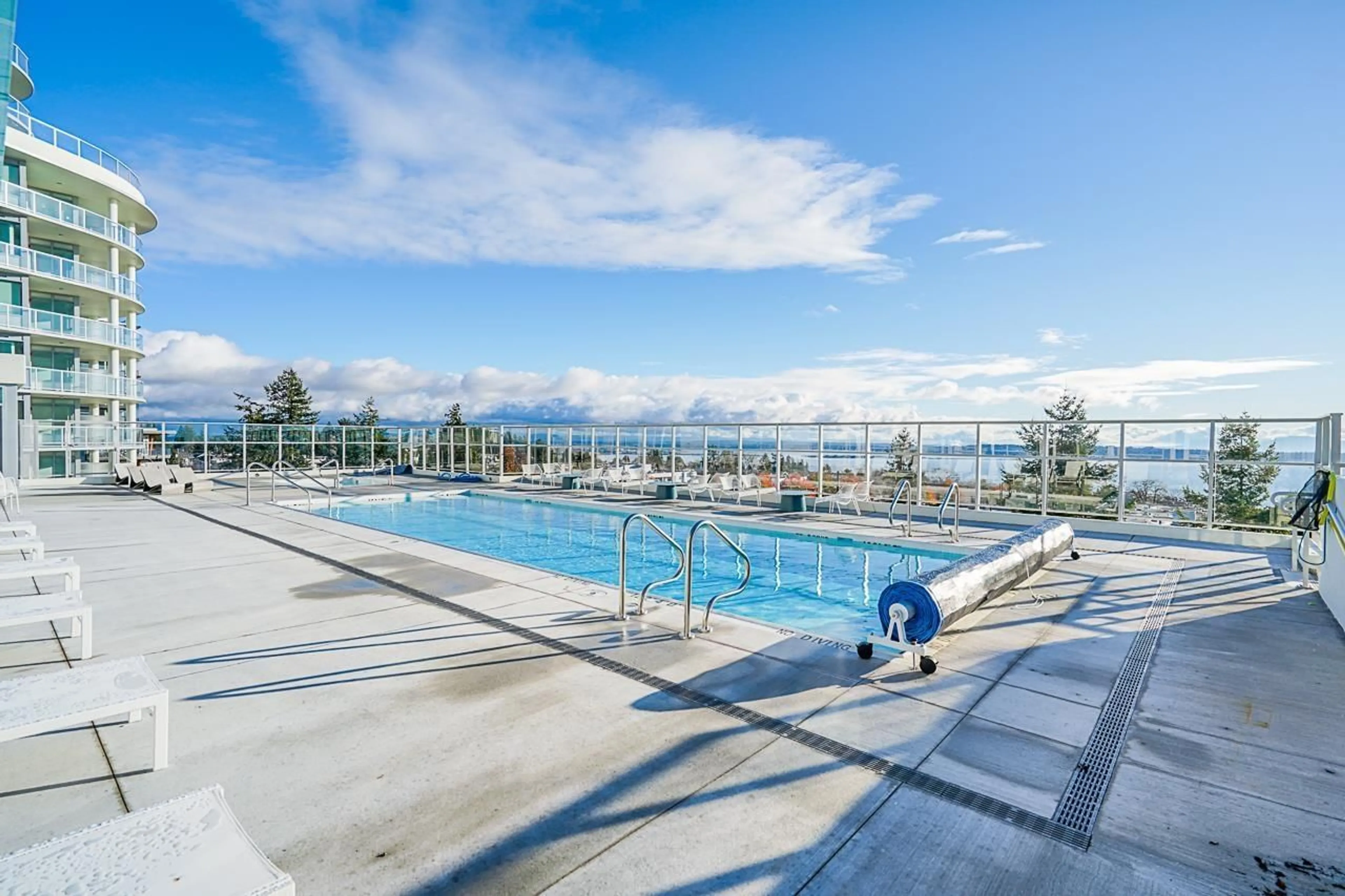 Pool for 803 - 15165 THRIFT, White Rock British Columbia V4B0C1