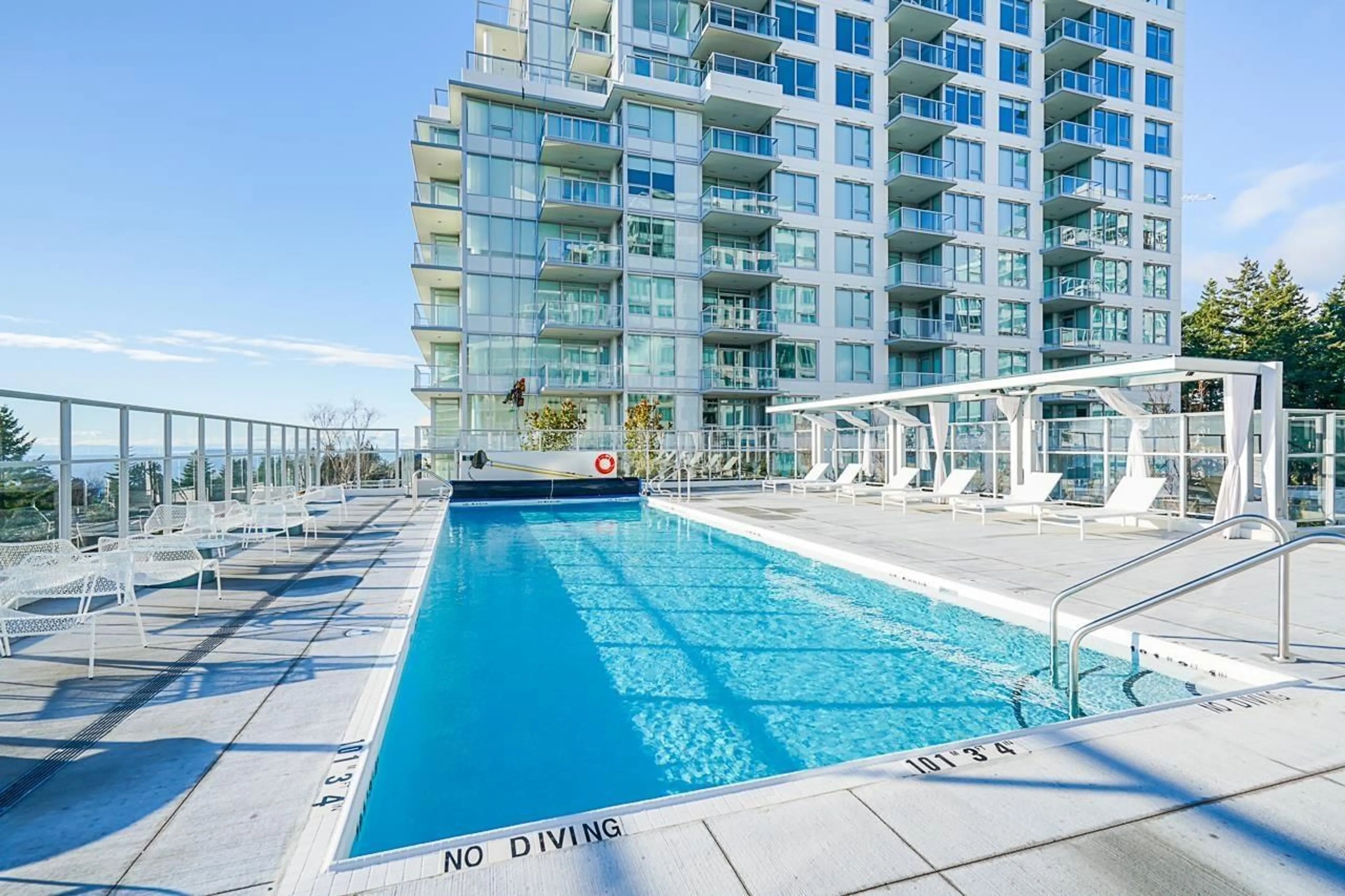 Pool for 803 - 15165 THRIFT, White Rock British Columbia V4B0C1