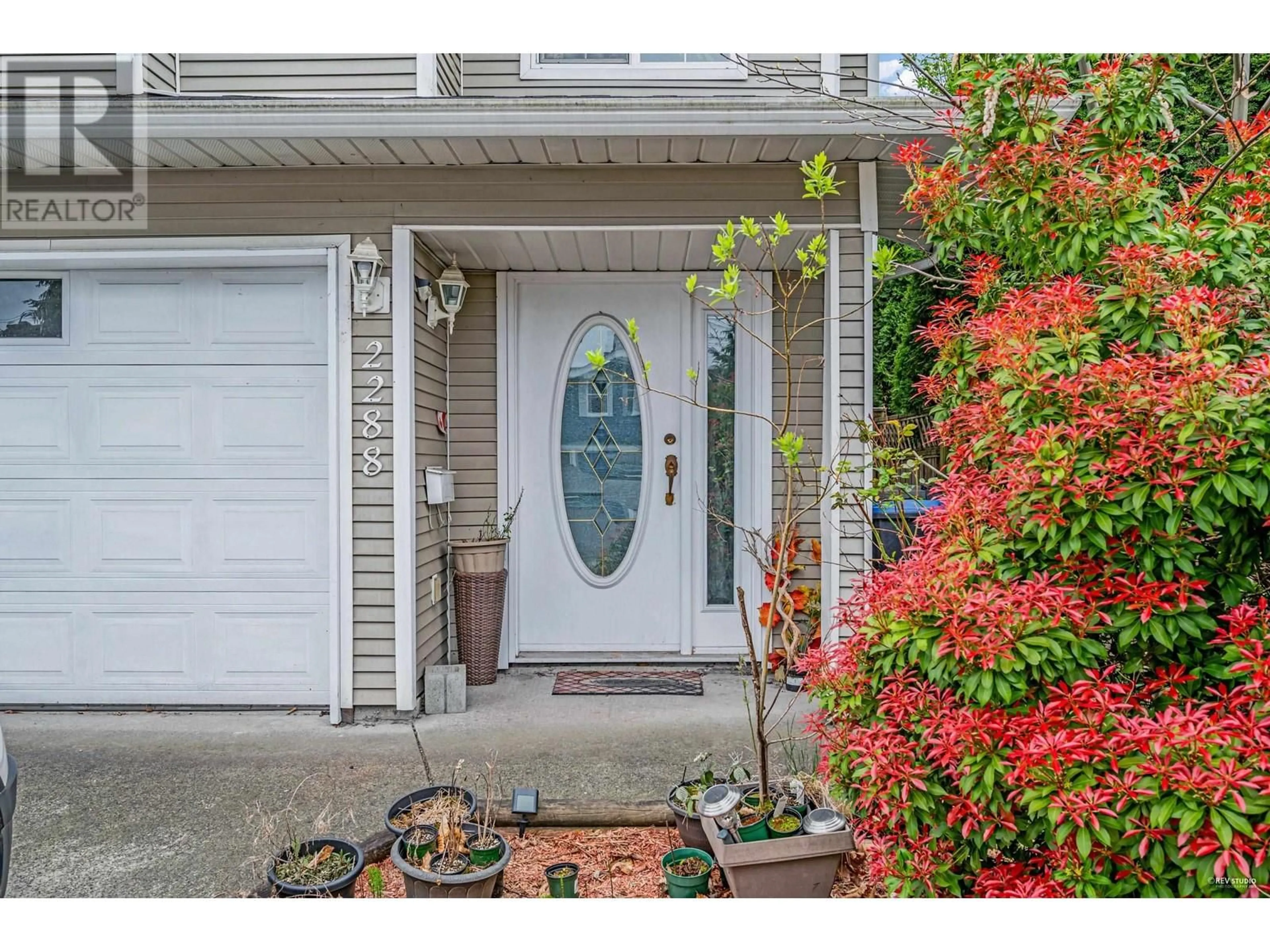 Indoor entryway for 2288 IRVINE AVENUE, Port Coquitlam British Columbia V3C3H2