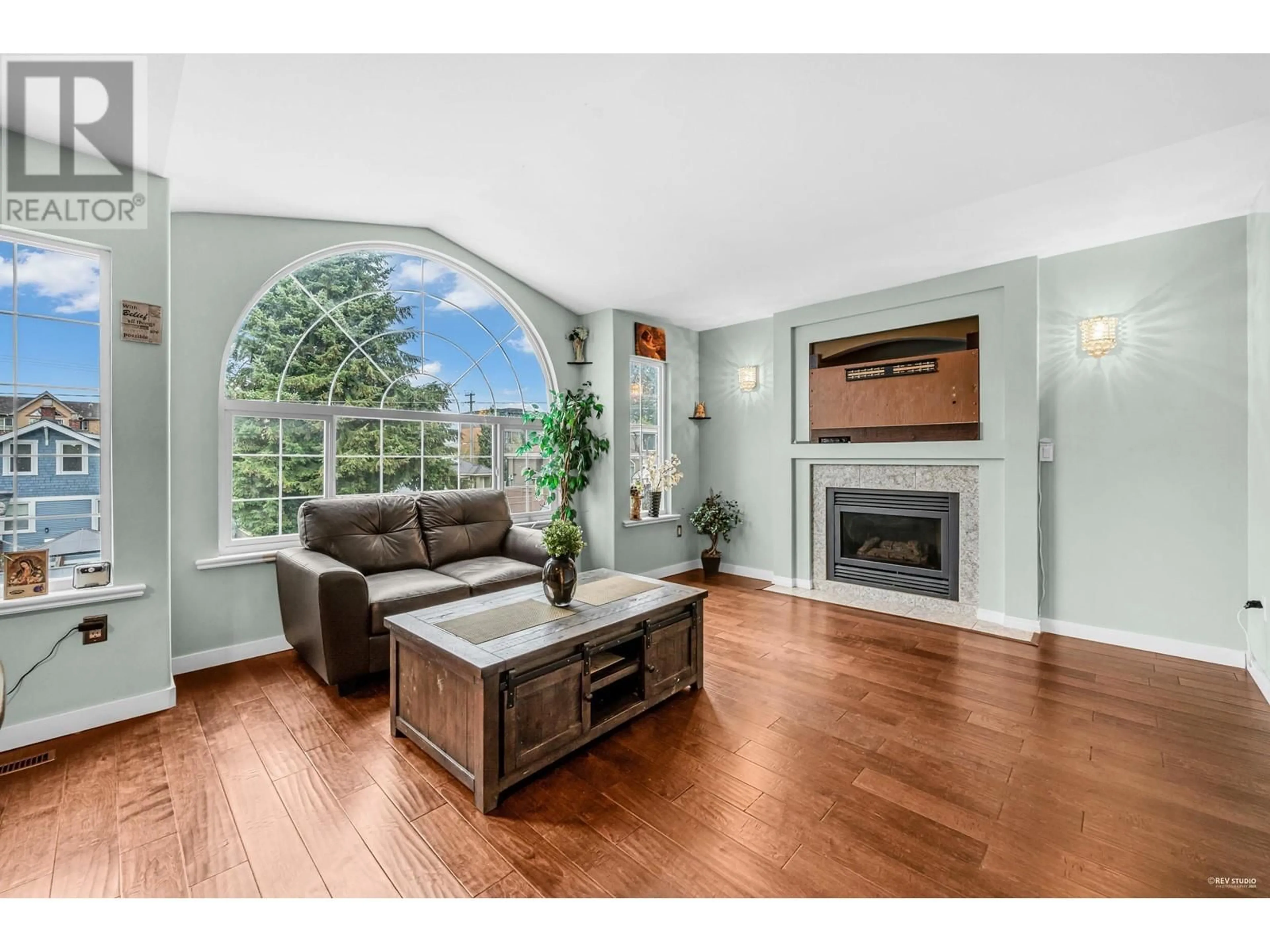 Living room with furniture, wood/laminate floor for 2288 IRVINE AVENUE, Port Coquitlam British Columbia V3C3H2