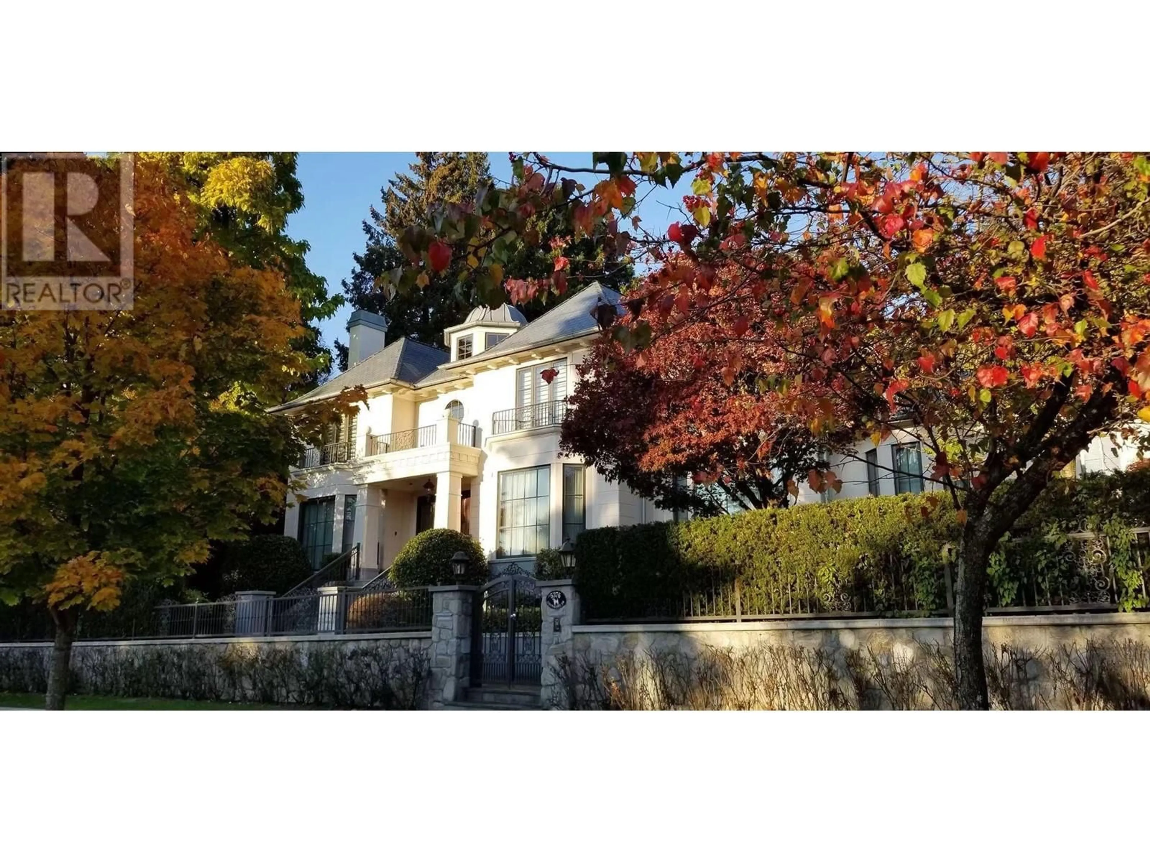 A pic from outside/outdoor area/front of a property/back of a property/a pic from drone, street for 5376 CONNAUGHT DRIVE, Vancouver British Columbia V6M3G6