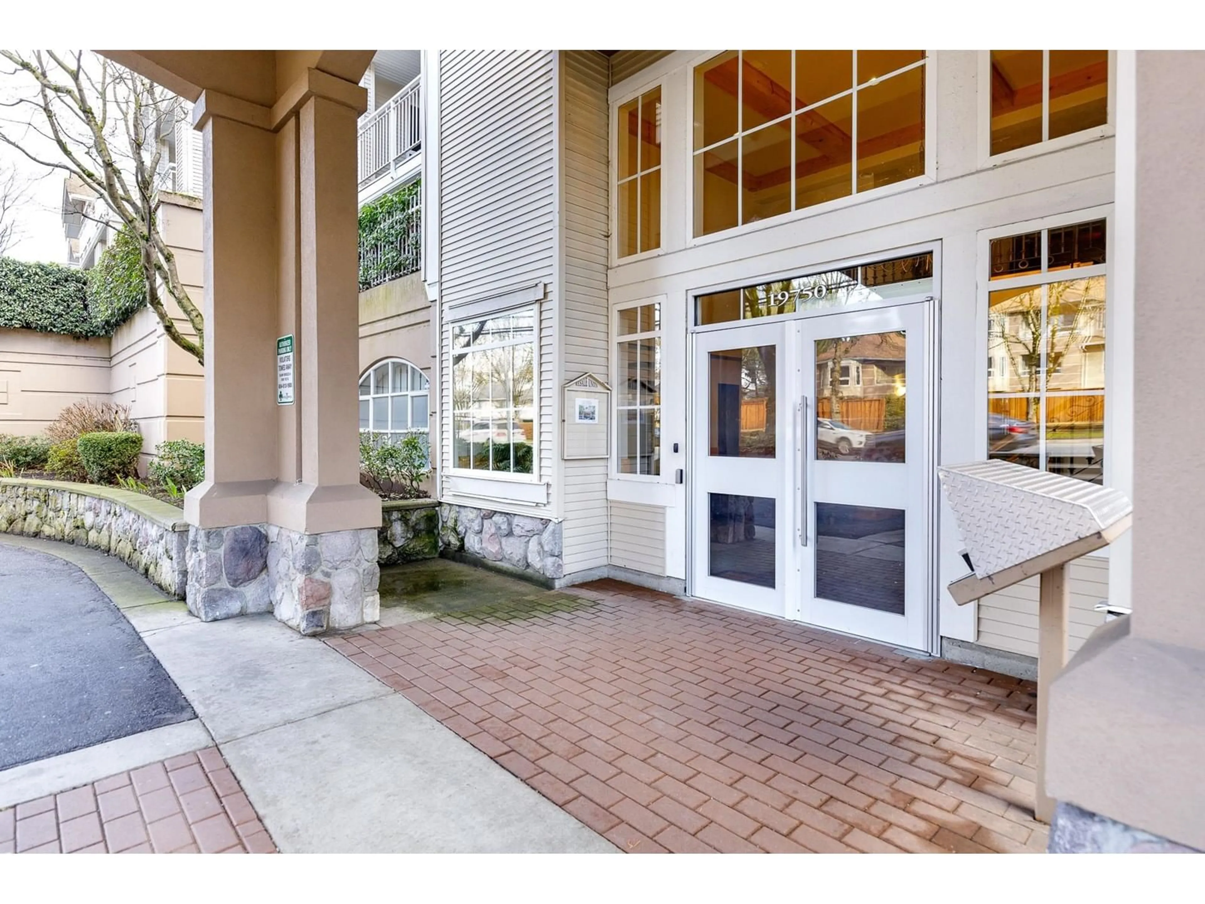 Indoor foyer for 203 - 19750 64, Langley British Columbia V2T2T1