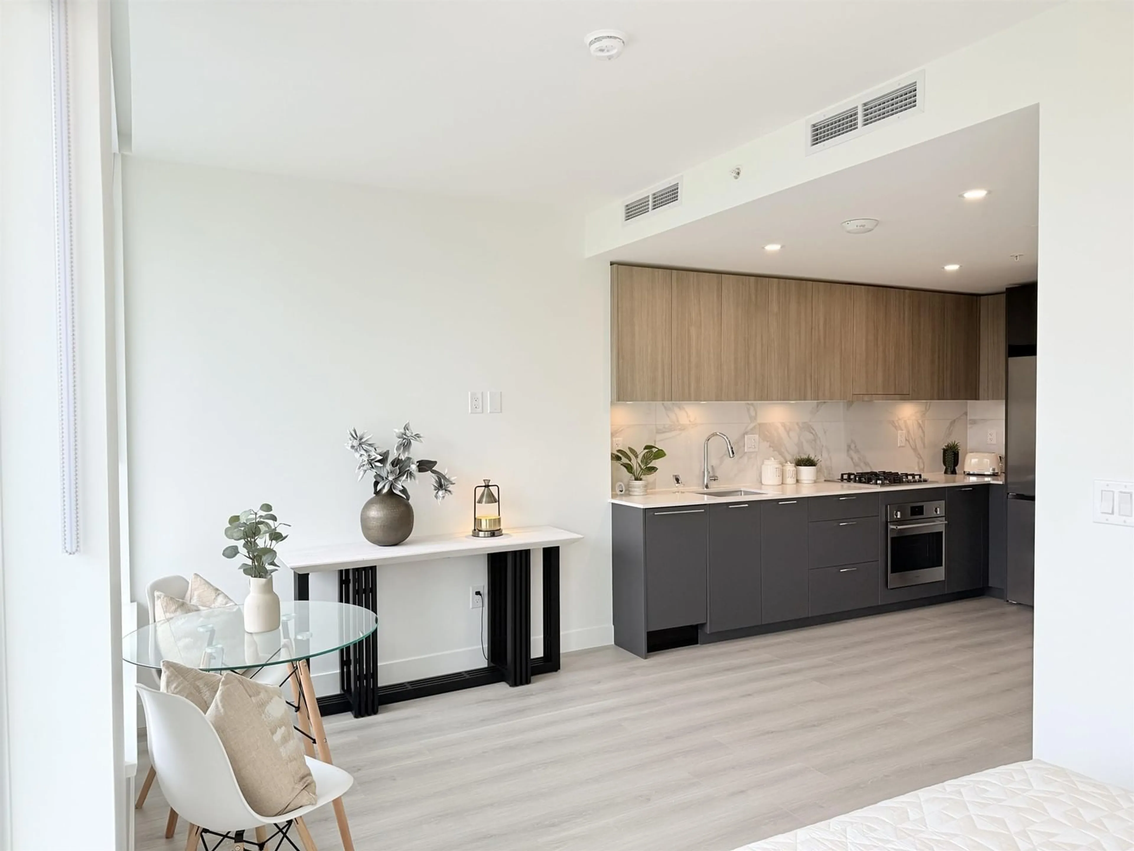 Open concept kitchen, unknown for 402 - 8551 201, Langley British Columbia V2Y3Y5