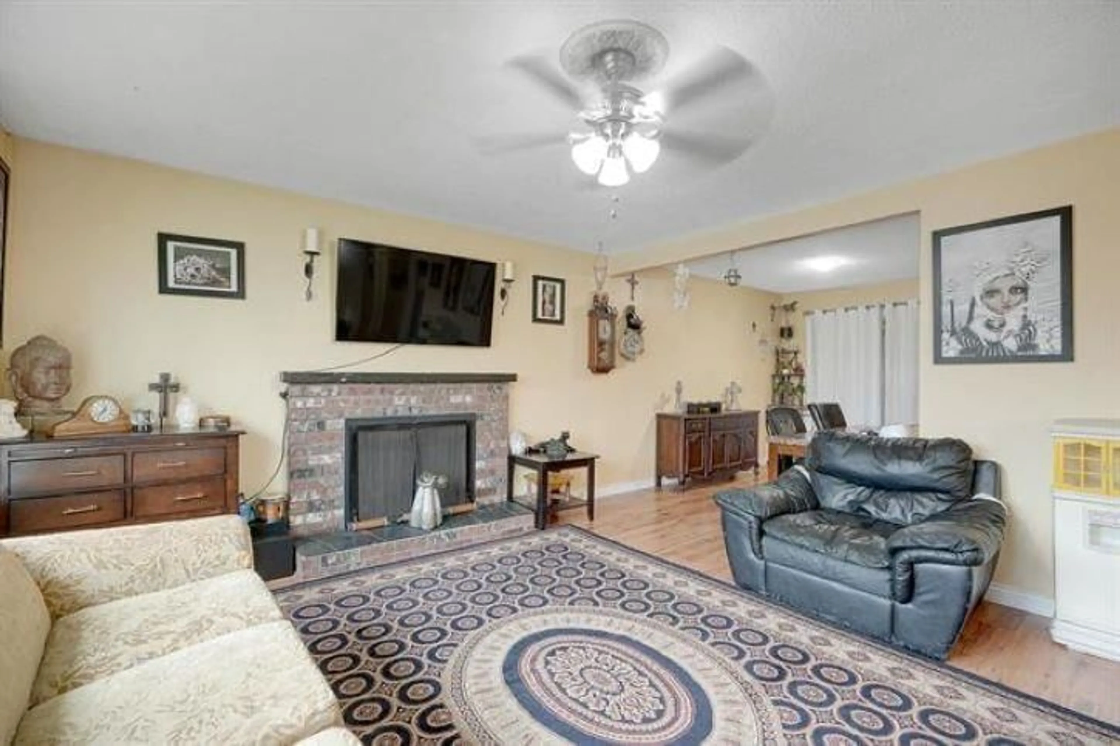 Living room with furniture, unknown for 11532 85, Delta British Columbia V4C2T7