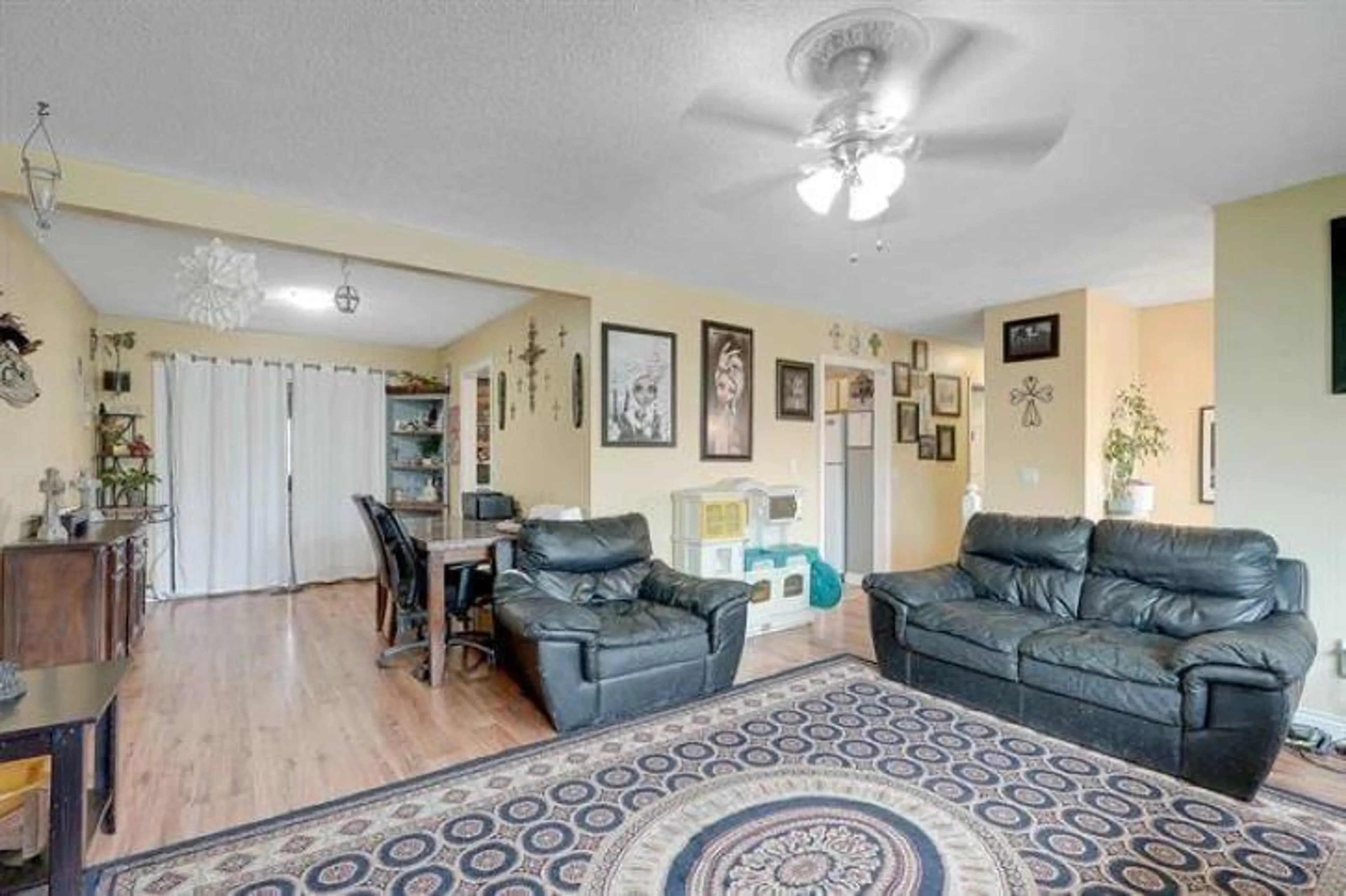 Living room with furniture, unknown for 11532 85, Delta British Columbia V4C2T7