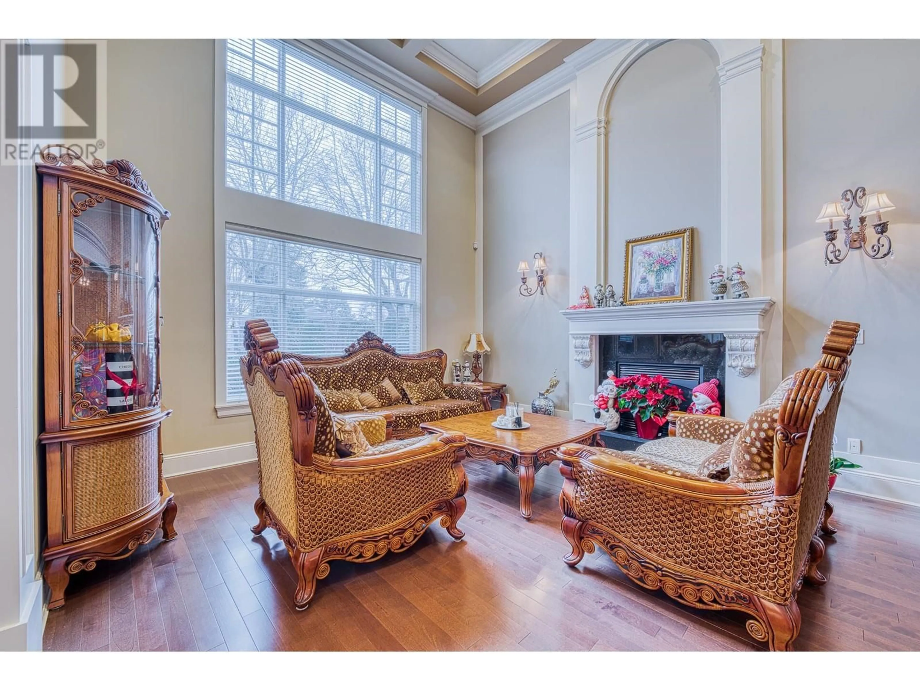 Living room with furniture, wood/laminate floor for 4671 PENDLEBURY ROAD, Richmond British Columbia V7E1E6