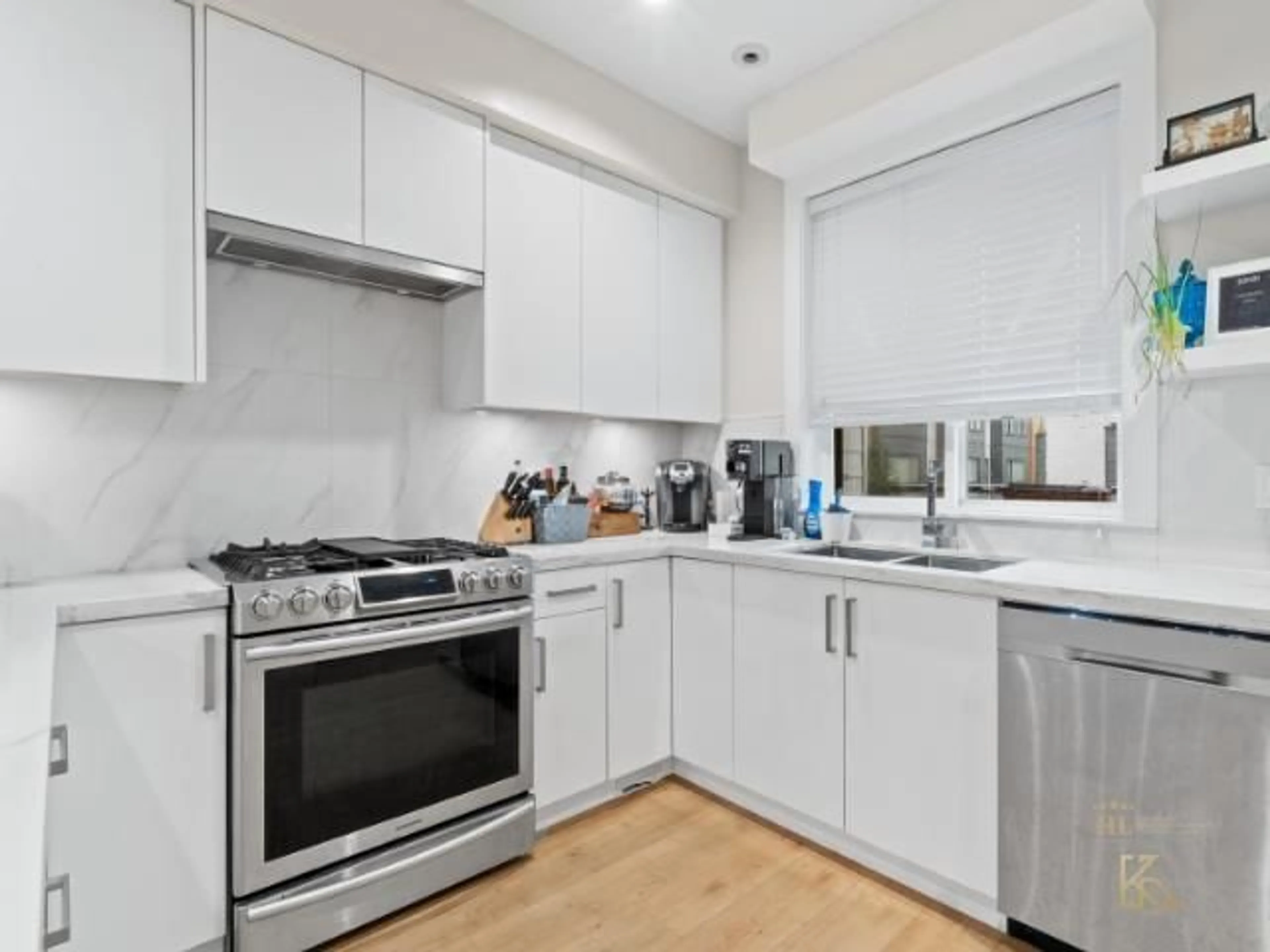Standard kitchen, unknown for 10 - 16511 WATSON, Surrey British Columbia V4N0H5