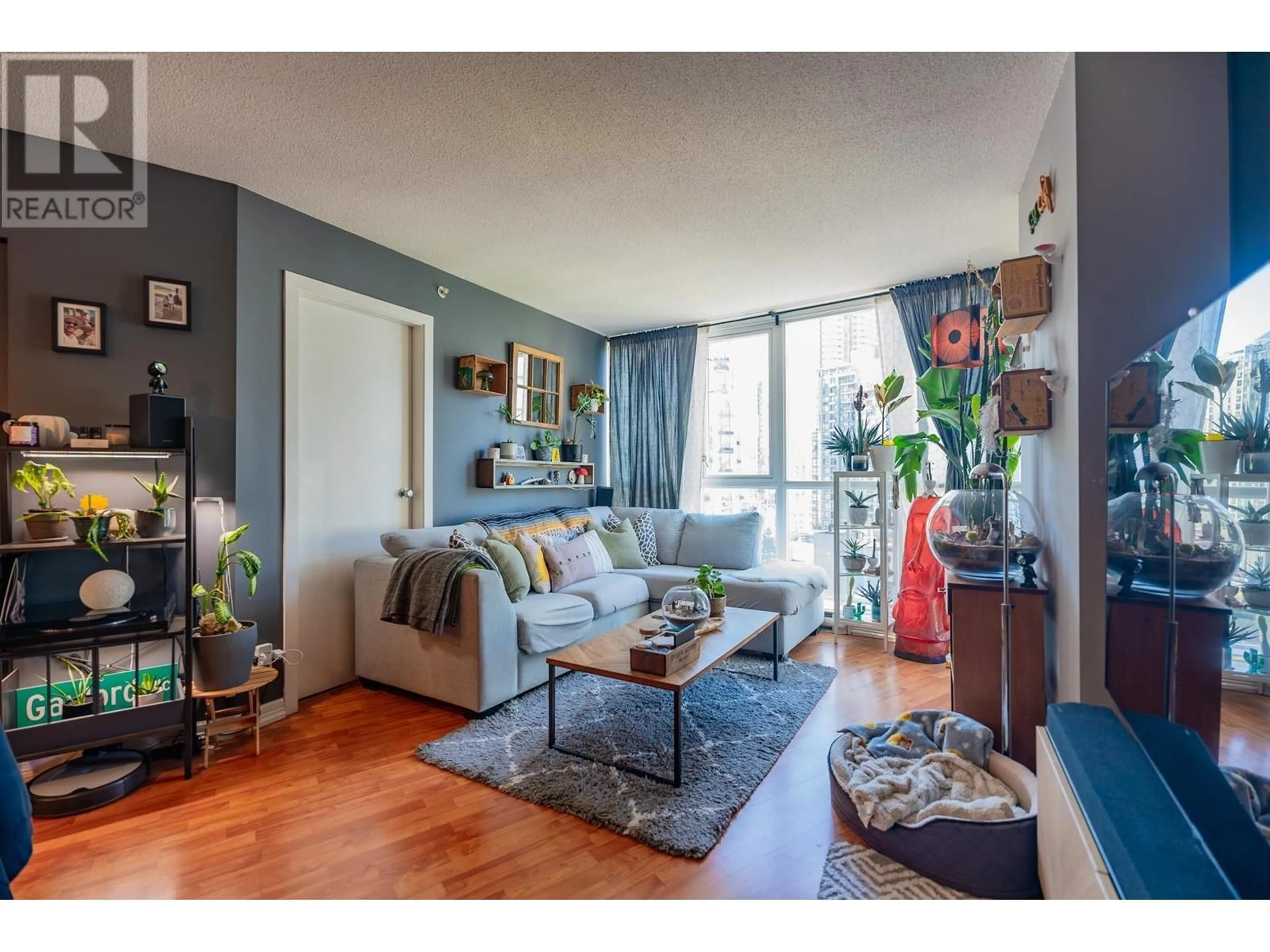 Living room with furniture, wood/laminate floor for 807 - 1199 SEYMOUR STREET, Vancouver British Columbia V6B1K3