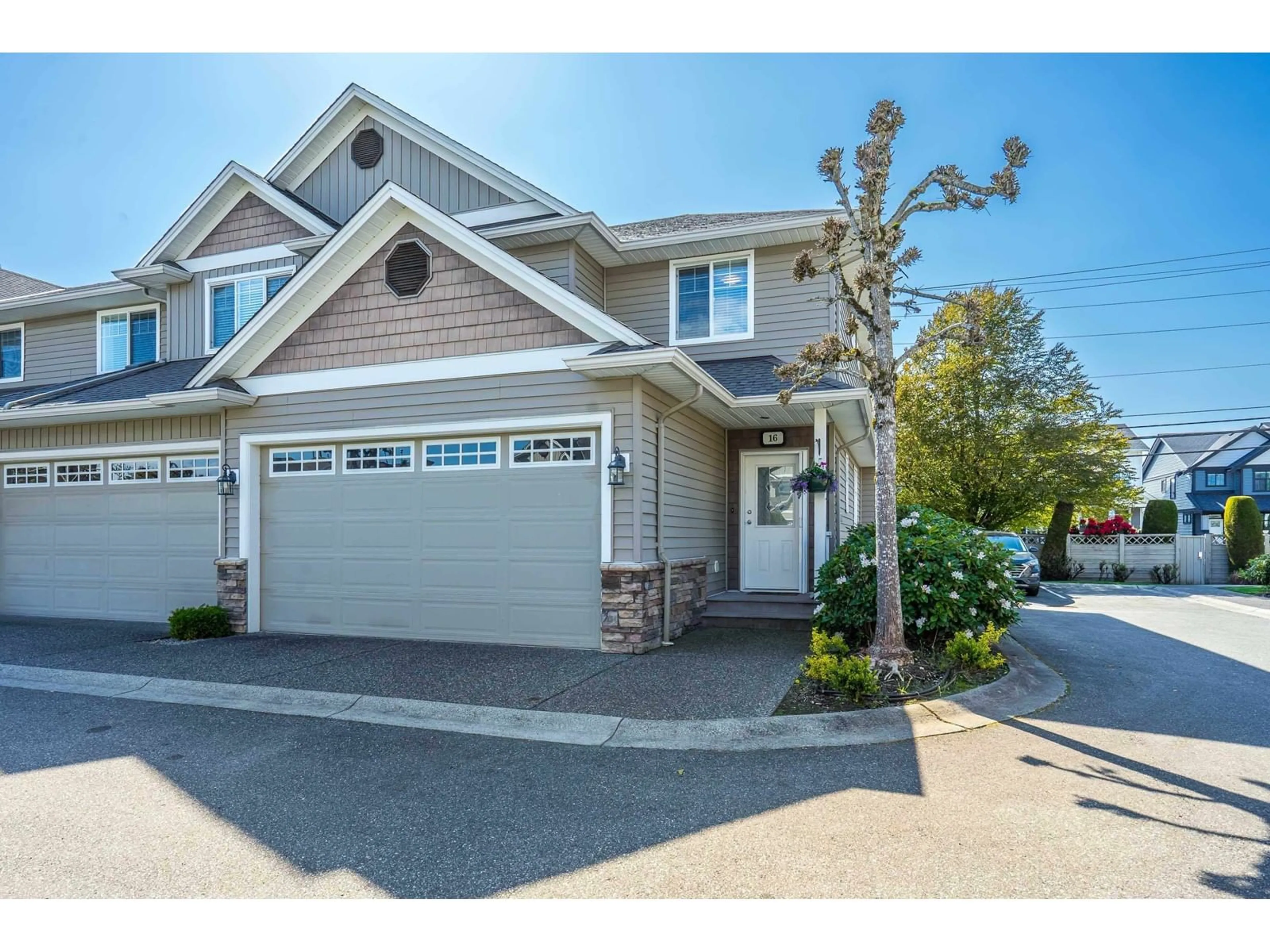 Home with vinyl exterior material, street for 16 - 32849 EGGLESTONE, Mission British Columbia V2V7S1