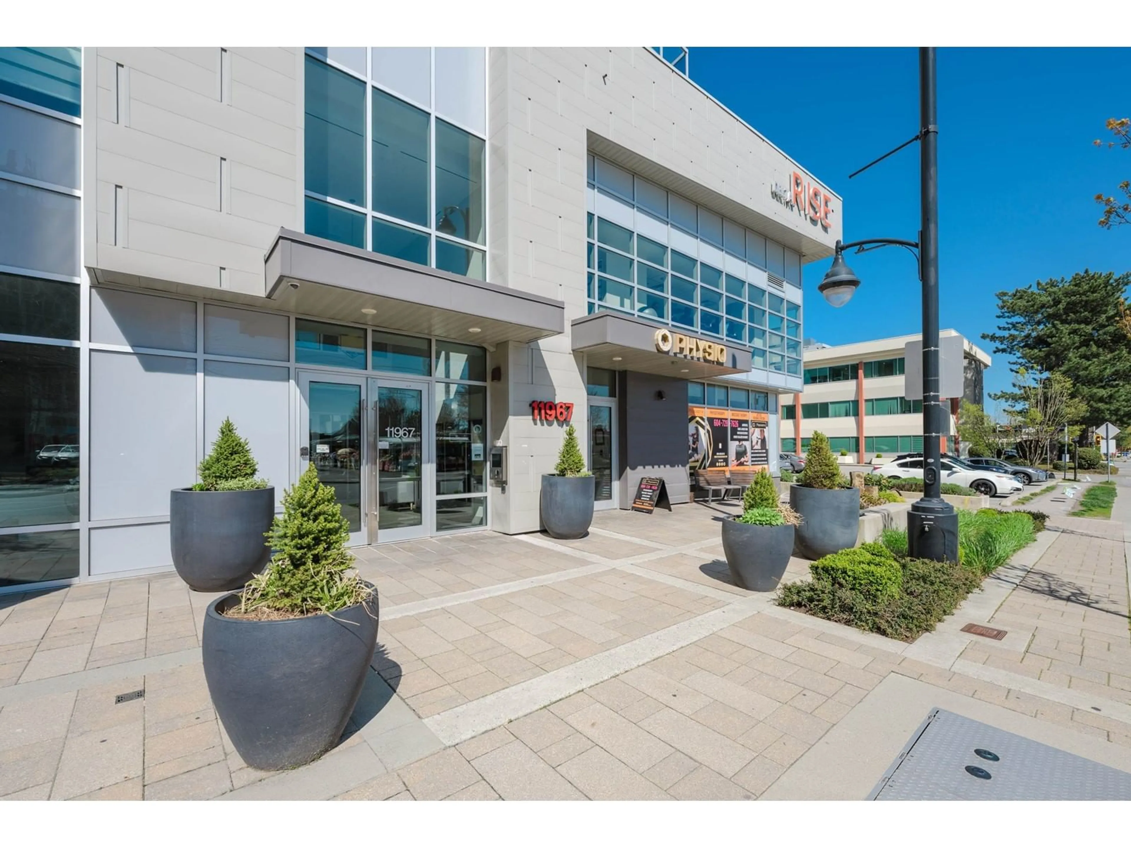 Patio, building for 2105 - 11967 80, Delta British Columbia V4C0E2