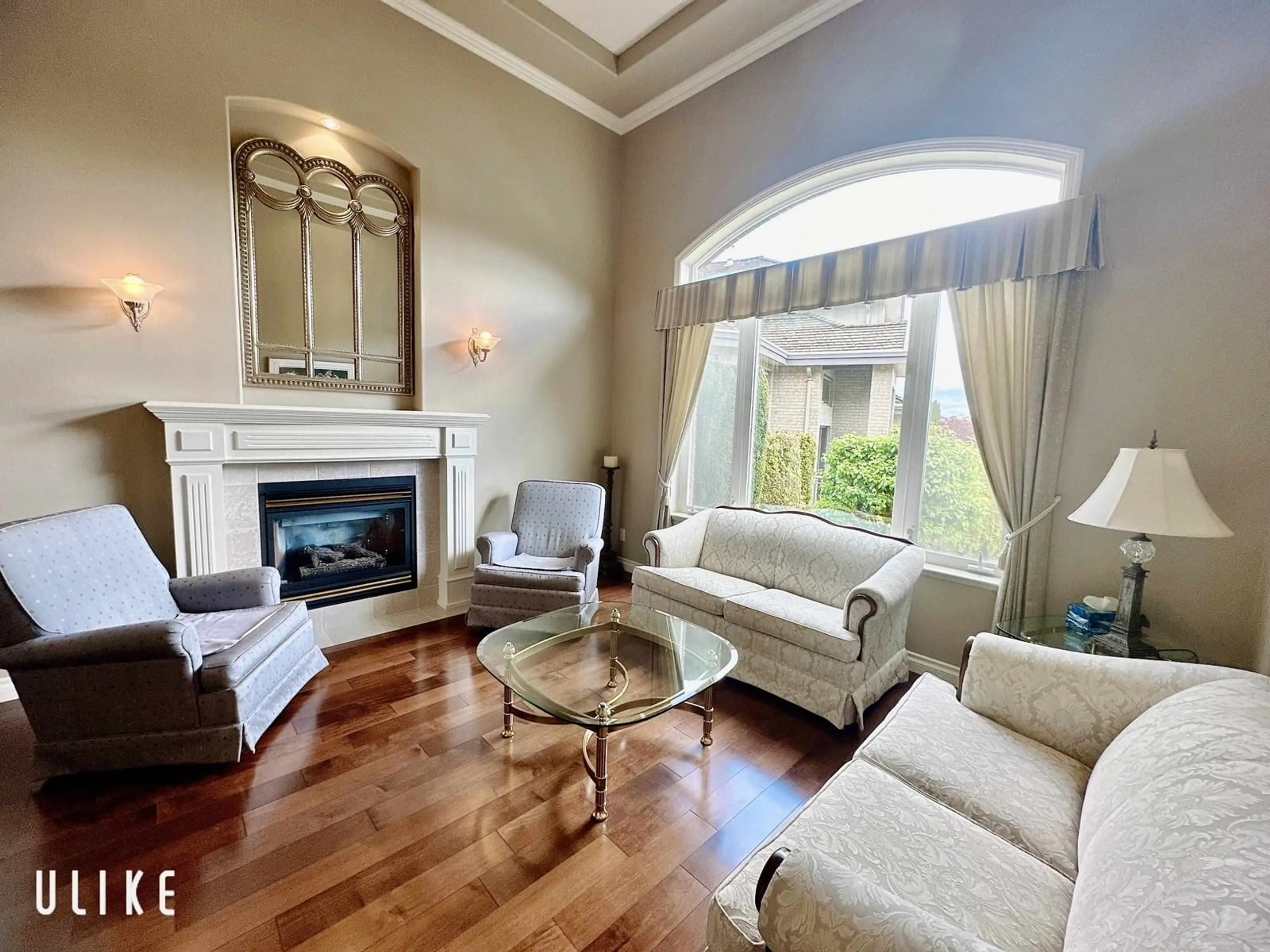 Living room with furniture, unknown for 9493 163, Surrey British Columbia V4N3C5