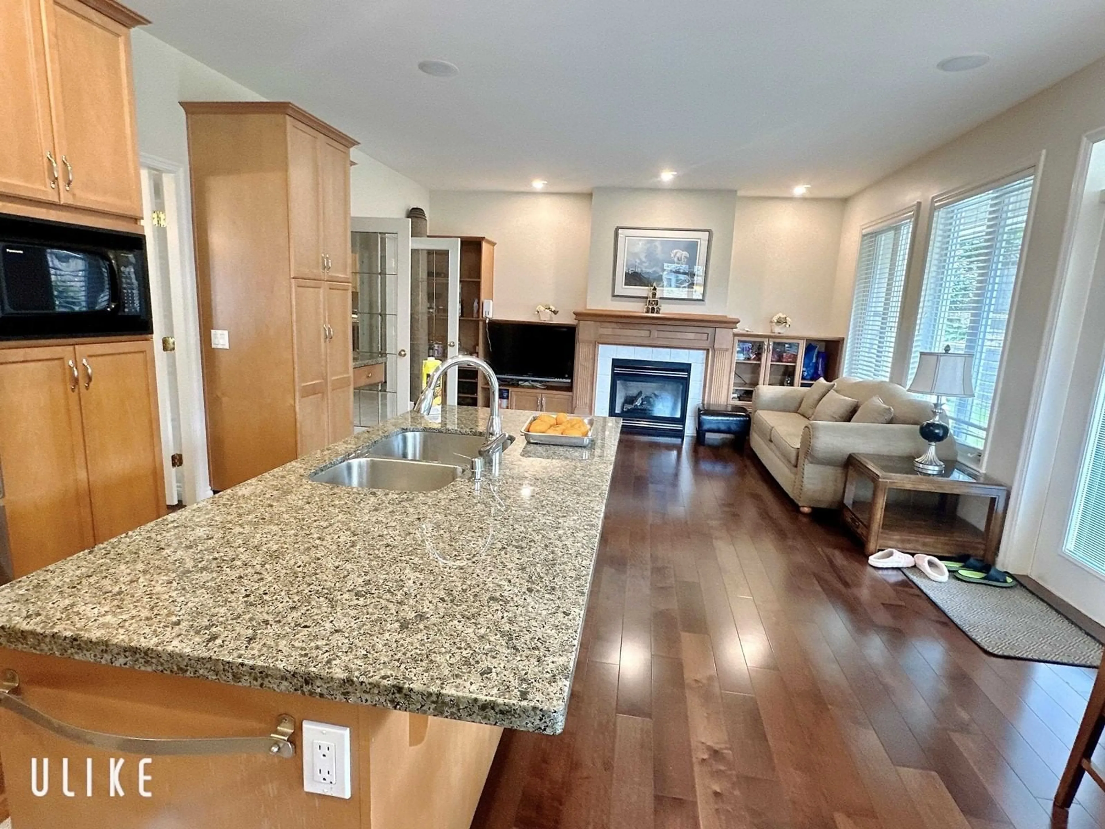 Open concept kitchen, unknown for 9493 163, Surrey British Columbia V4N3C5