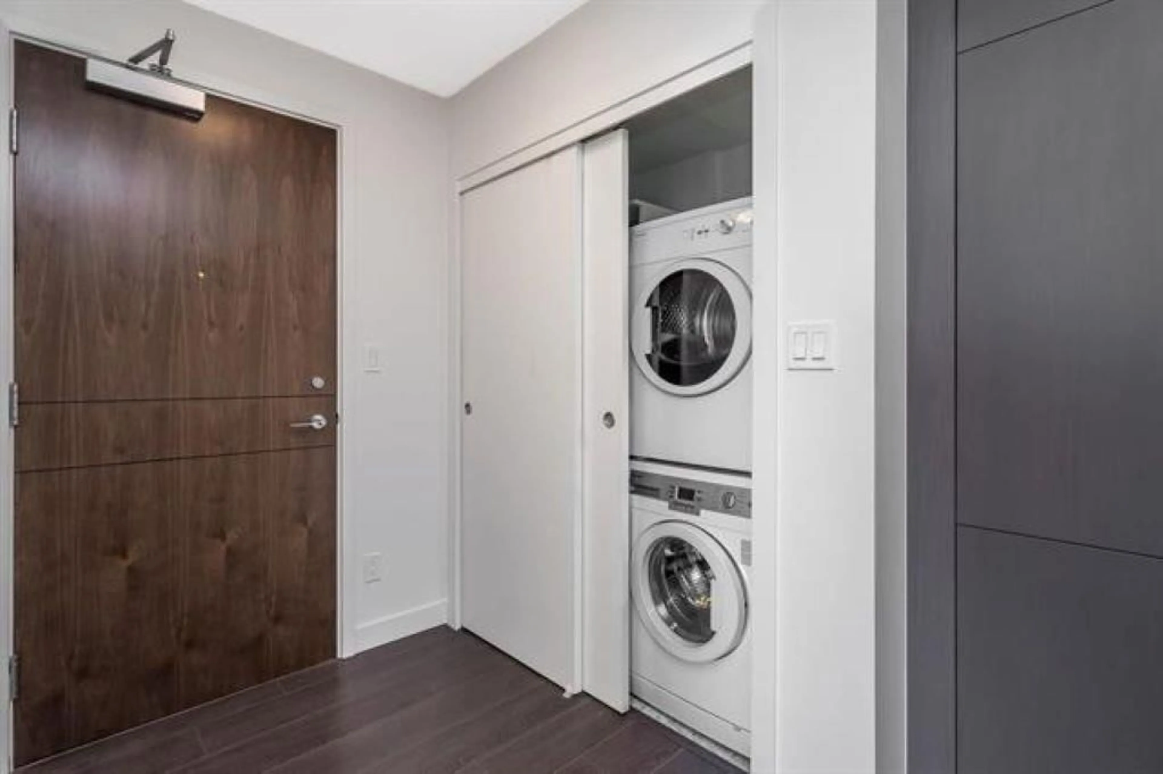 Laundry room for 901 - 13750 100, Surrey British Columbia V3T0L3