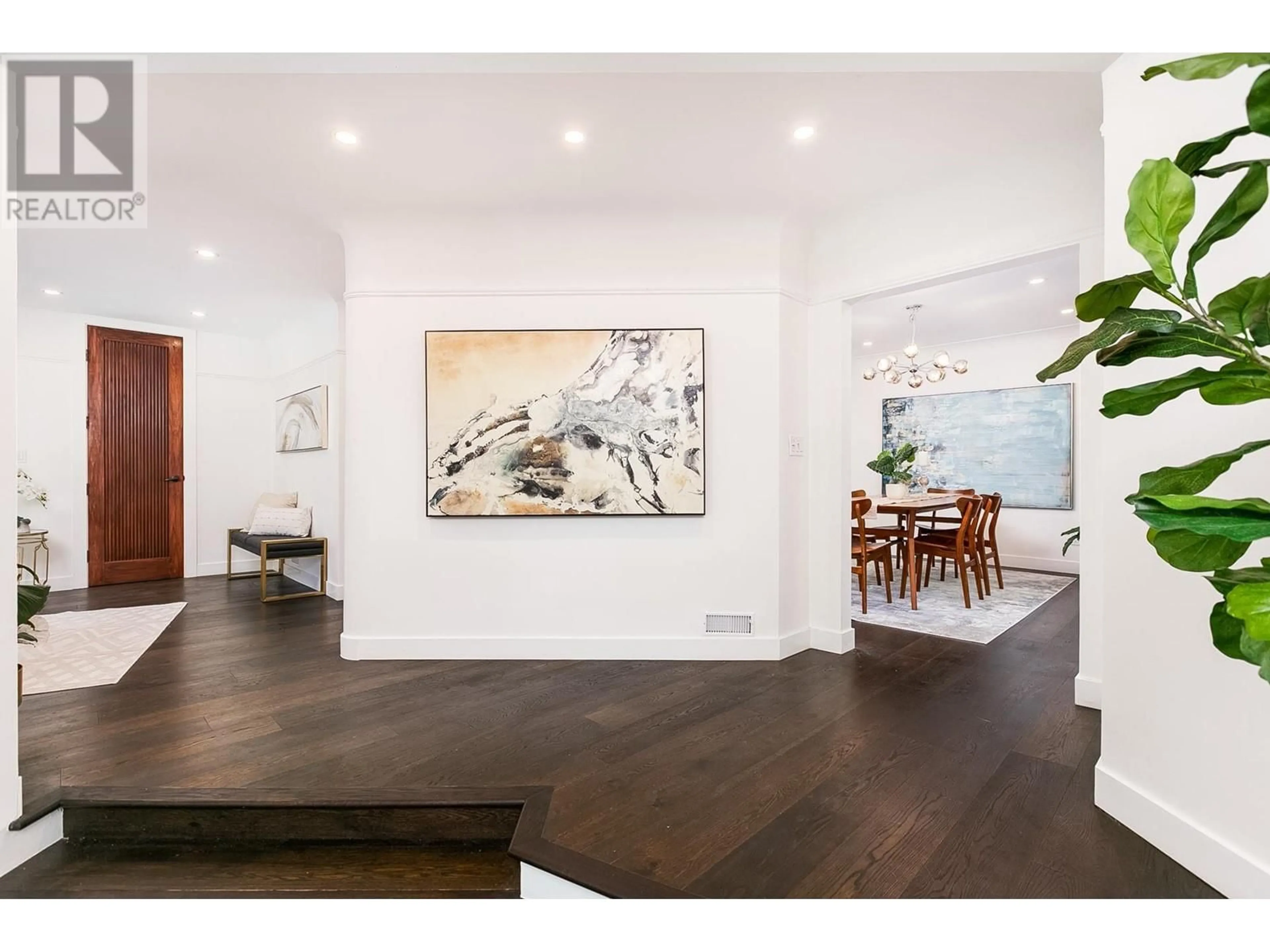 Indoor entryway for 388 MULGRAVE PLACE, West Vancouver British Columbia V7S1H1