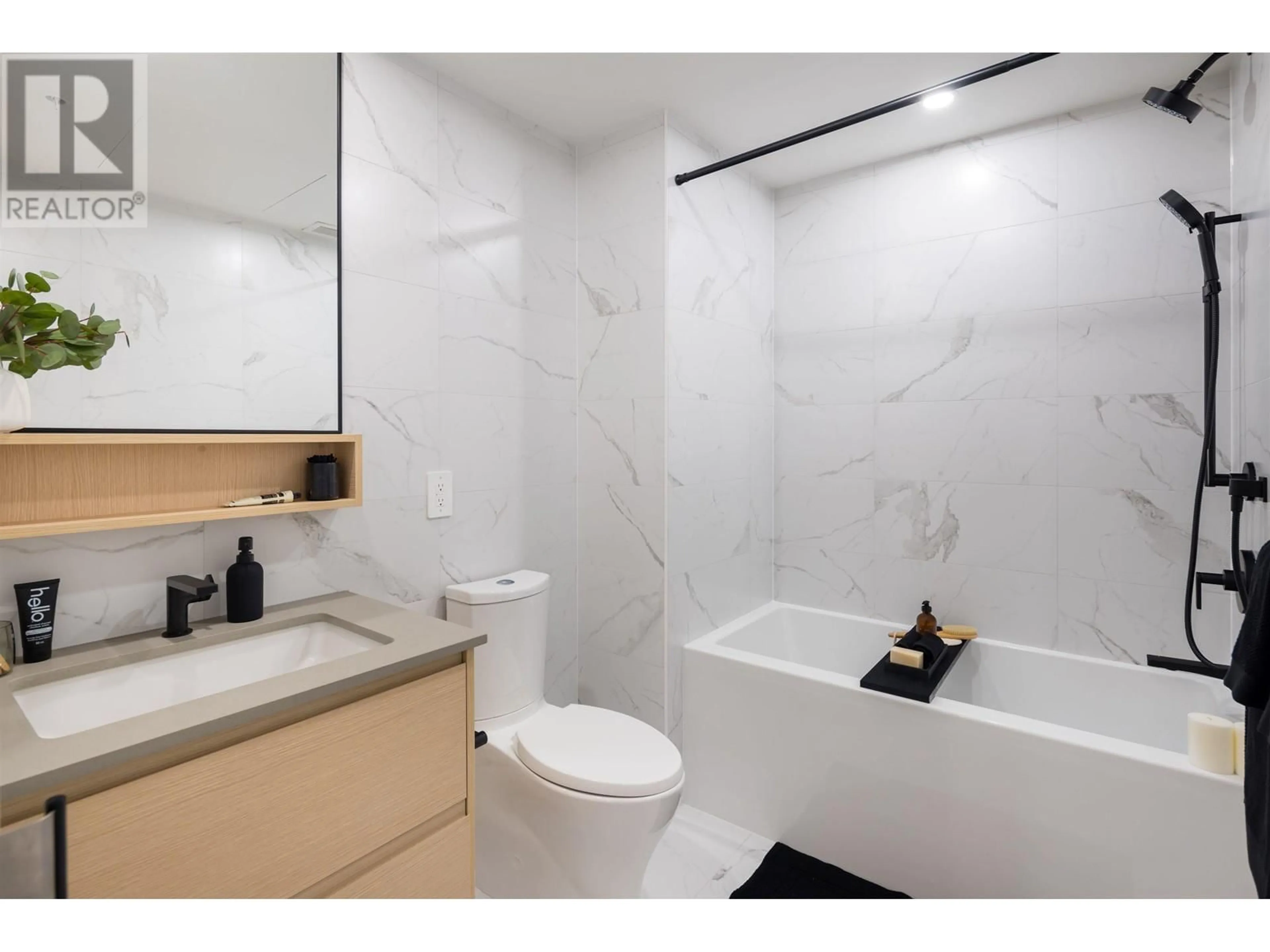Standard bathroom, ceramic/tile floor for 208 - 310 SALTER STREET, New Westminster British Columbia V3M0N7
