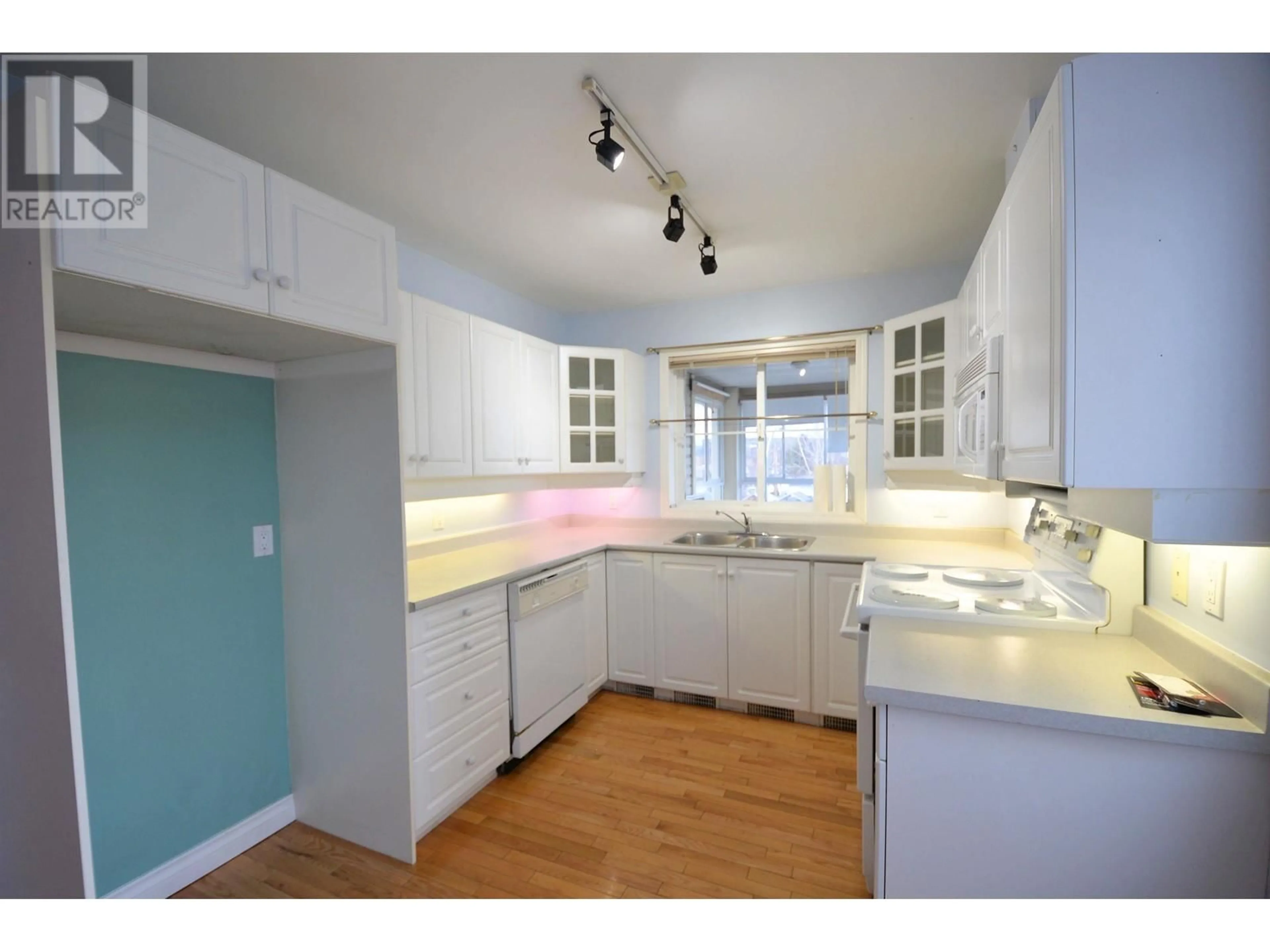 Standard kitchen, unknown for 315 - 2055 INGLEDEW STREET, Prince George British Columbia V2L5S1