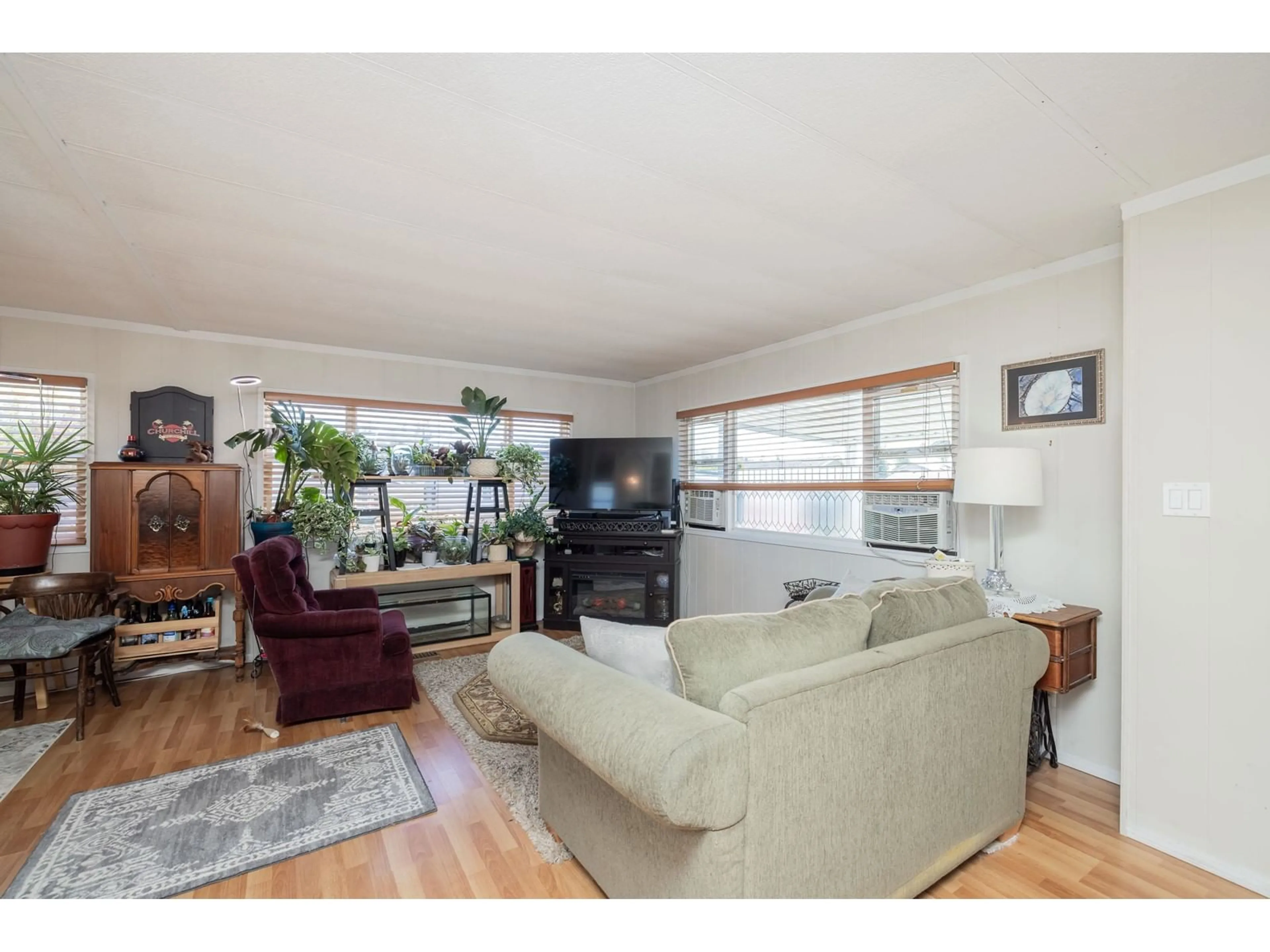 Living room with furniture, wood/laminate floor for 38 - 9960 WILSON, Mission British Columbia V4S1B3
