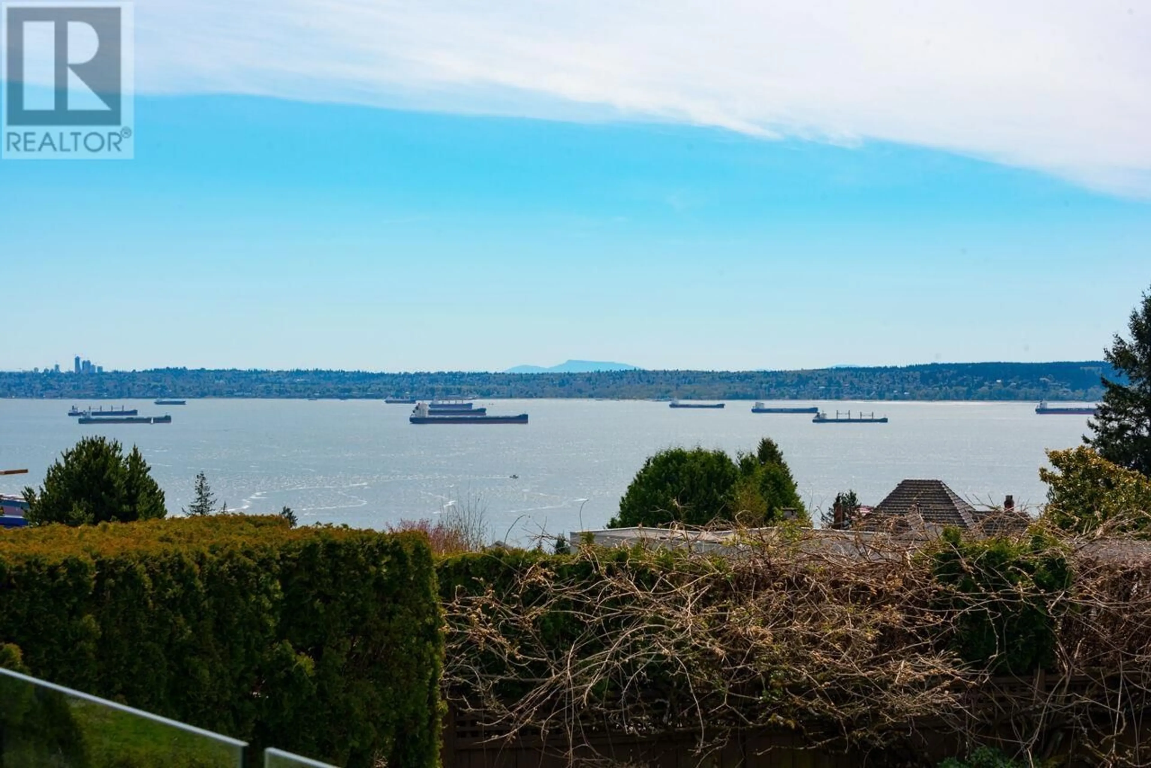 A pic from outside/outdoor area/front of a property/back of a property/a pic from drone, water/lake/river/ocean view for 4231 ROCKRIDGE CRESCENT, West Vancouver British Columbia V7W1A9