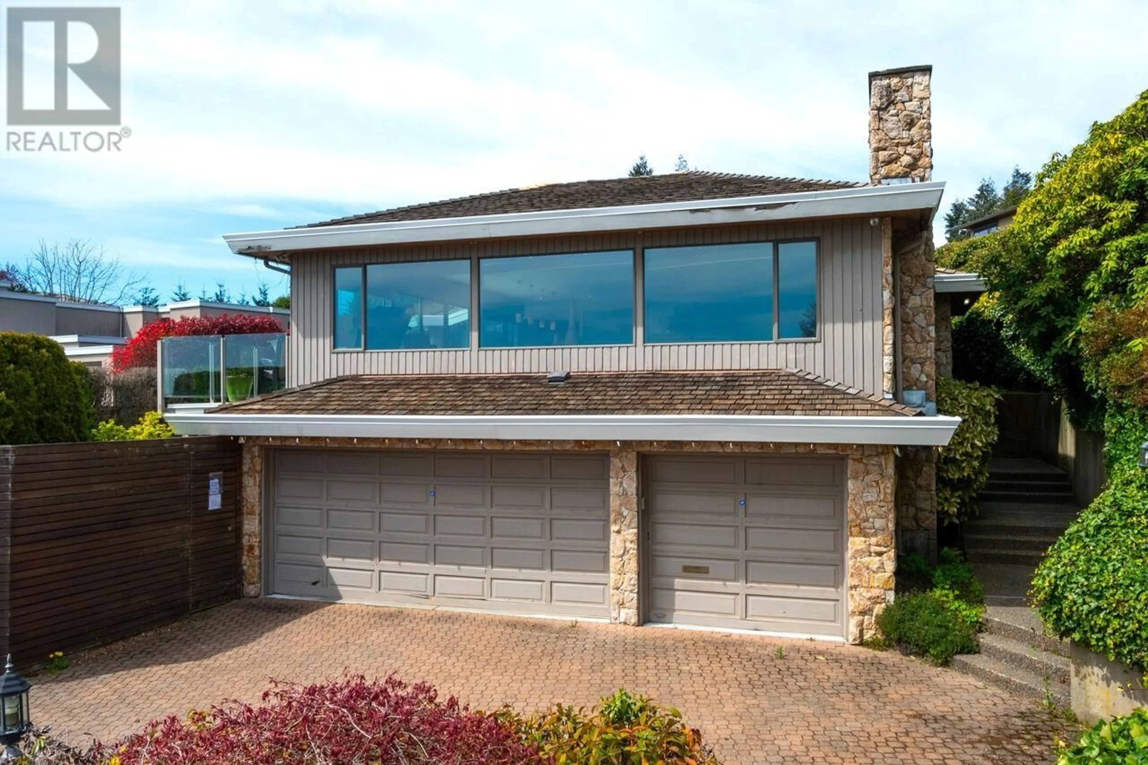 Home with brick exterior material, unknown for 4231 ROCKRIDGE CRESCENT, West Vancouver British Columbia V7W1A9