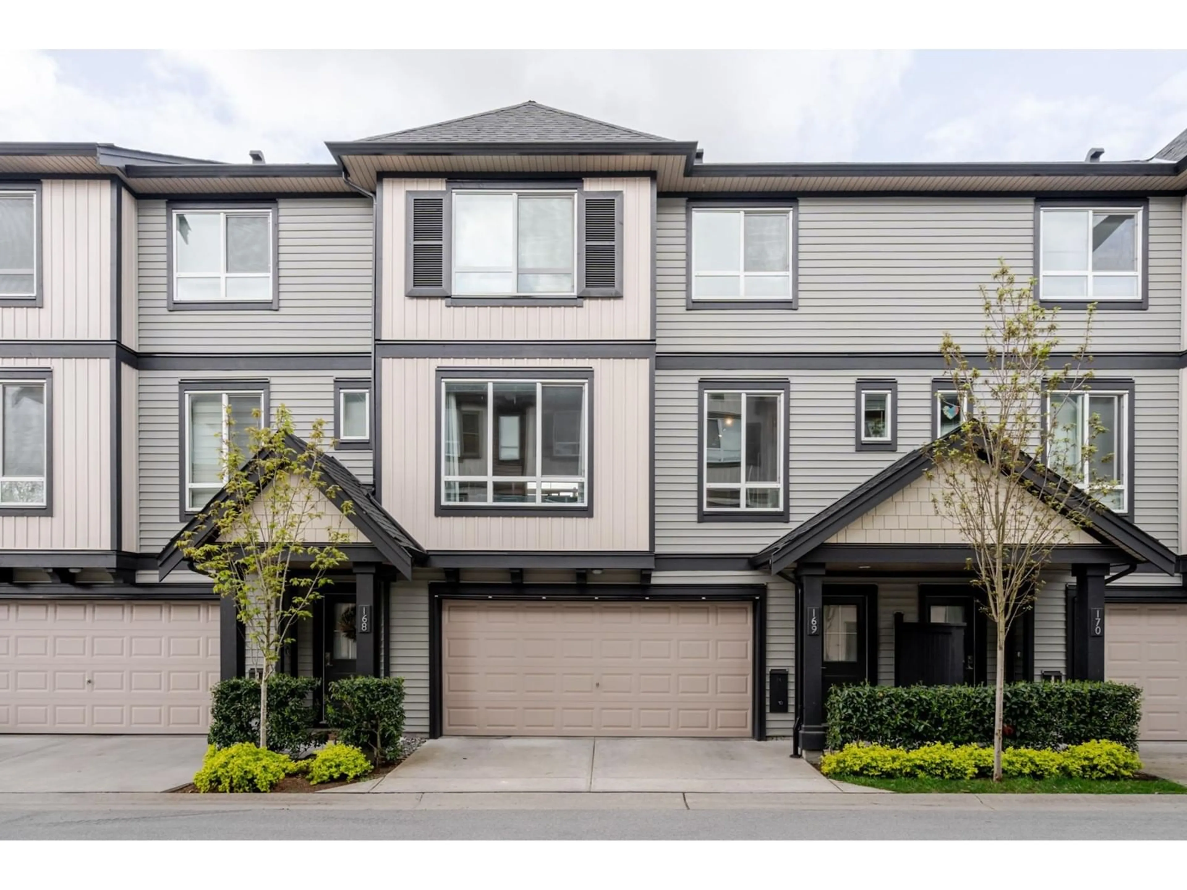 Home with vinyl exterior material, street for 169 - 30930 WESTRIDGE, Abbotsford British Columbia V2T0H6