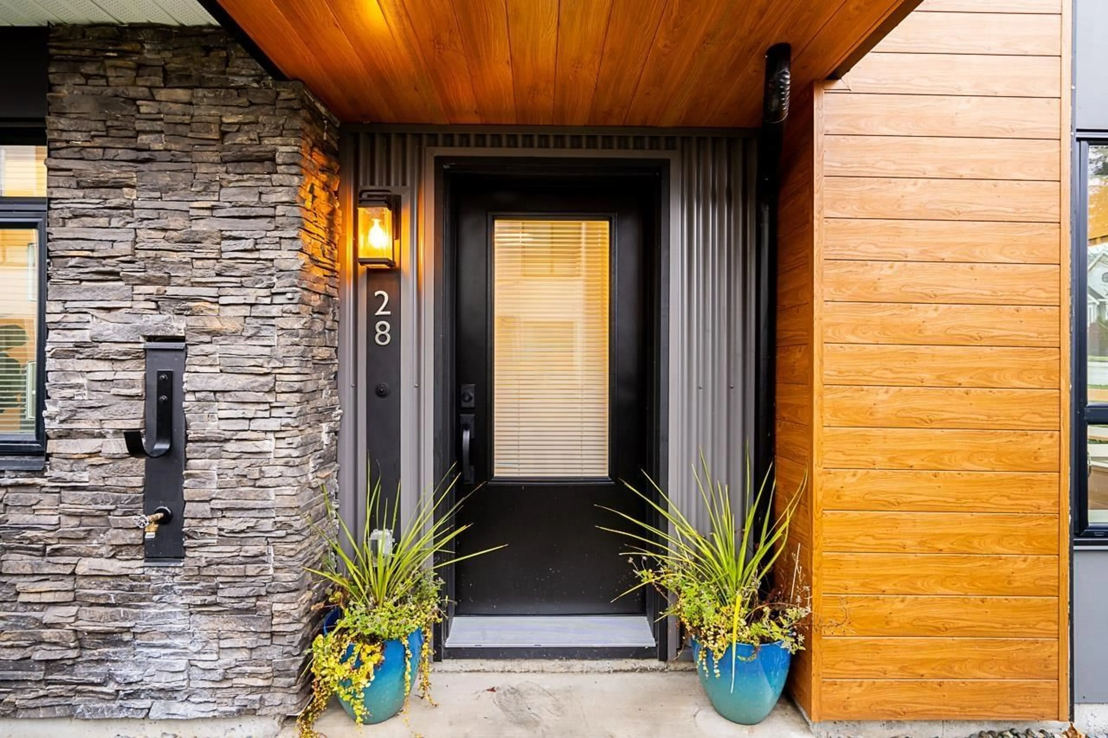 Indoor entryway for 28 - 15151 EDMUND, Surrey British Columbia V3S0B2