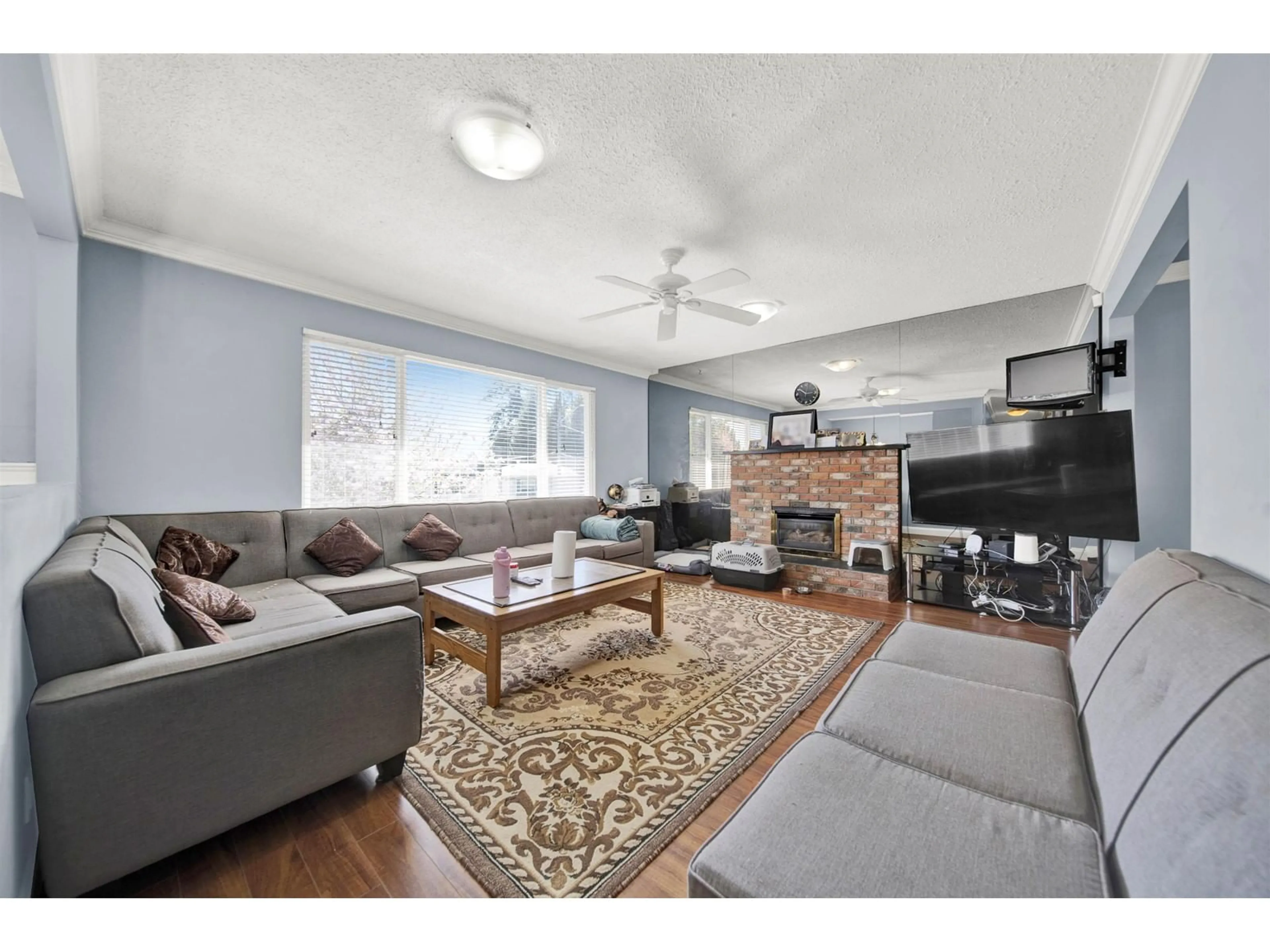Living room with furniture, unknown for 14723 69A, Surrey British Columbia V3S2C7