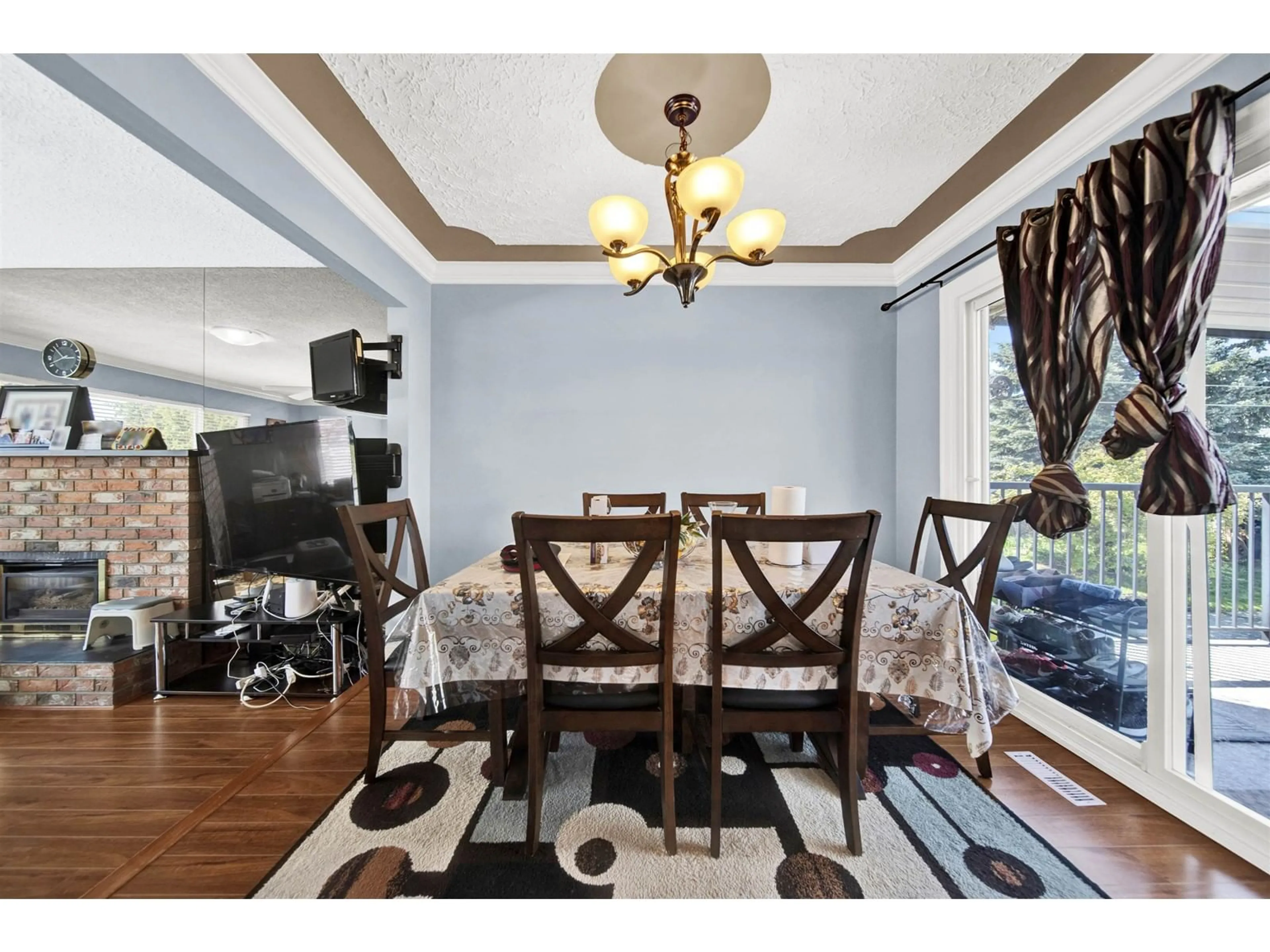 Dining room, wood/laminate floor for 14723 69A, Surrey British Columbia V3S2C7