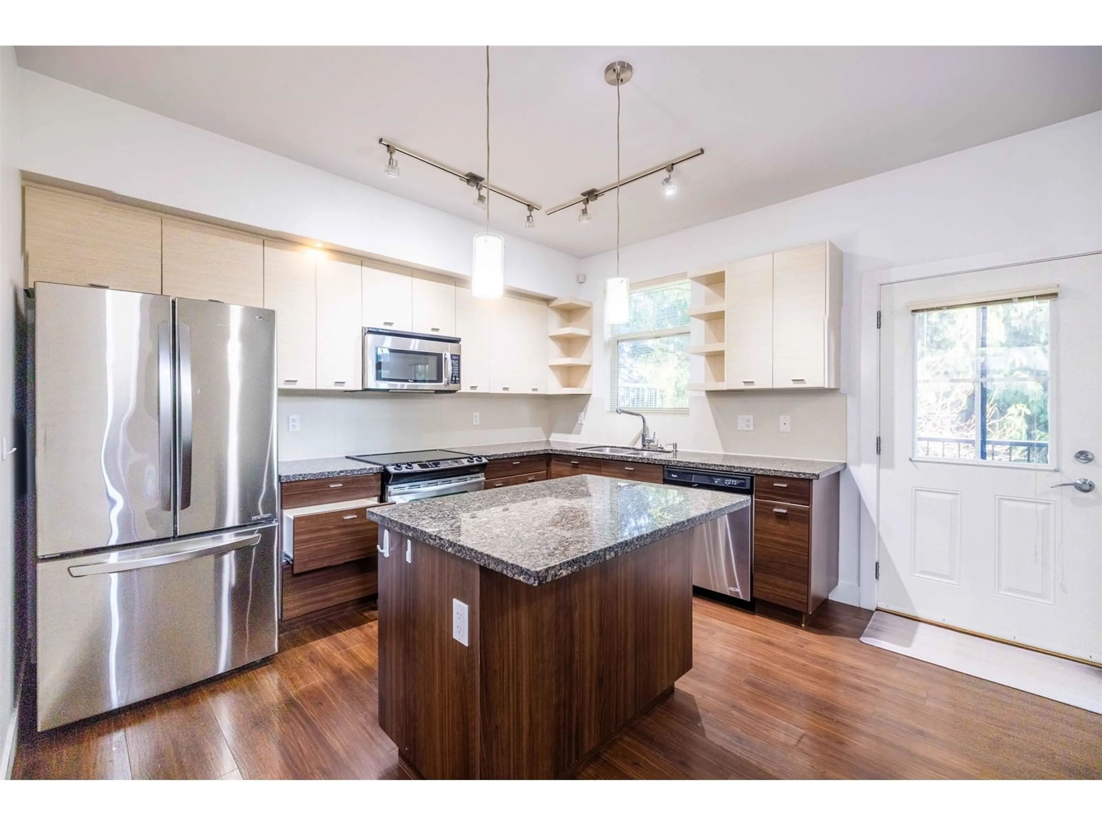 Open concept kitchen, unknown for 112 - 6299 144, Surrey British Columbia V3X1A2