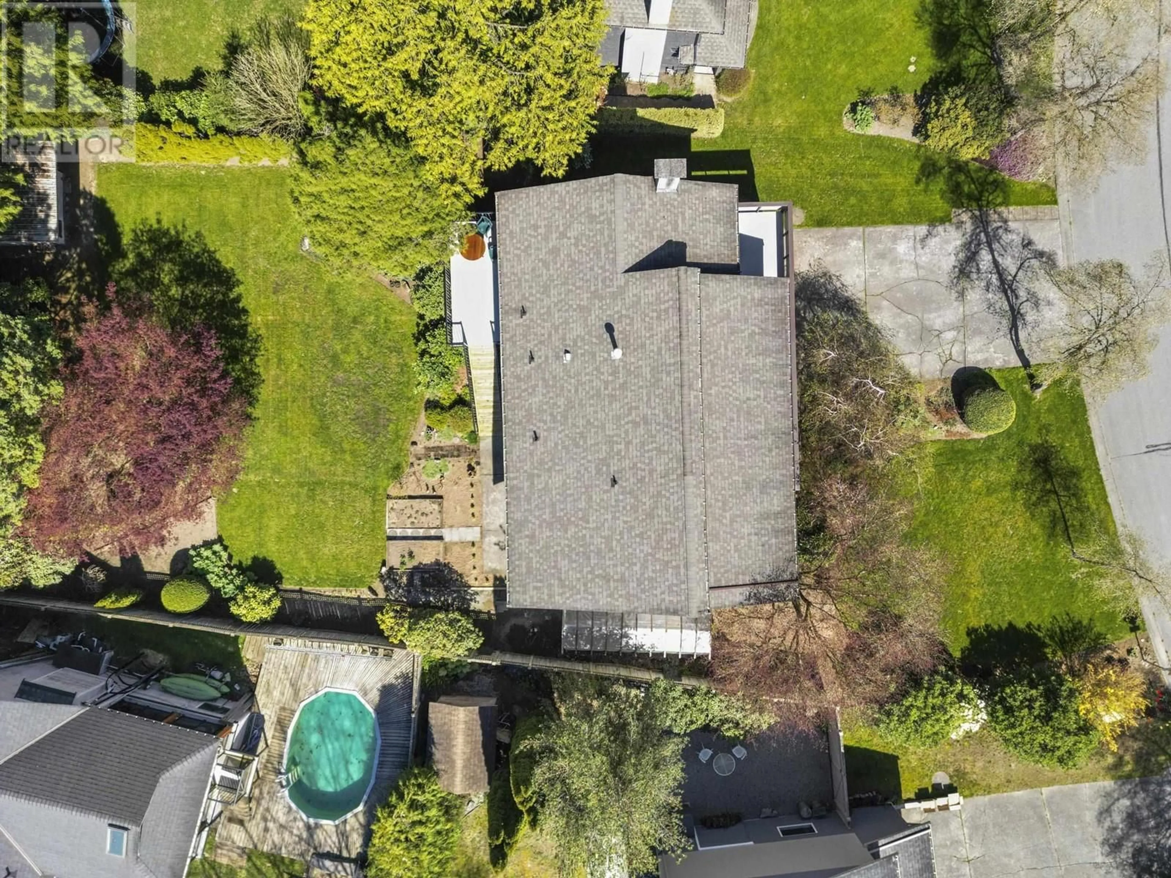 A pic from outside/outdoor area/front of a property/back of a property/a pic from drone, street for 12355 SKILLEN STREET, Maple Ridge British Columbia V4R2M5