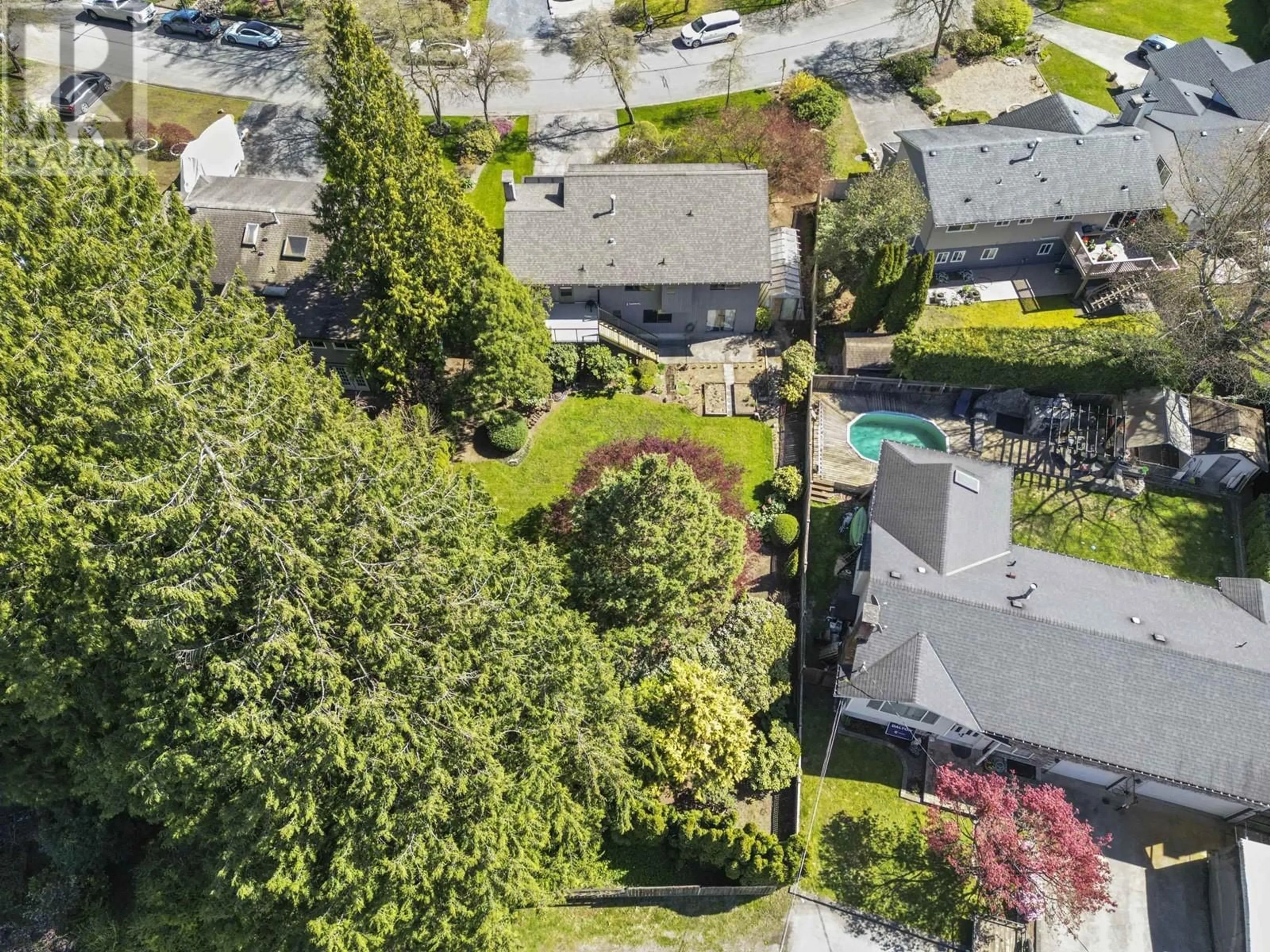 A pic from outside/outdoor area/front of a property/back of a property/a pic from drone, street for 12355 SKILLEN STREET, Maple Ridge British Columbia V4R2M5