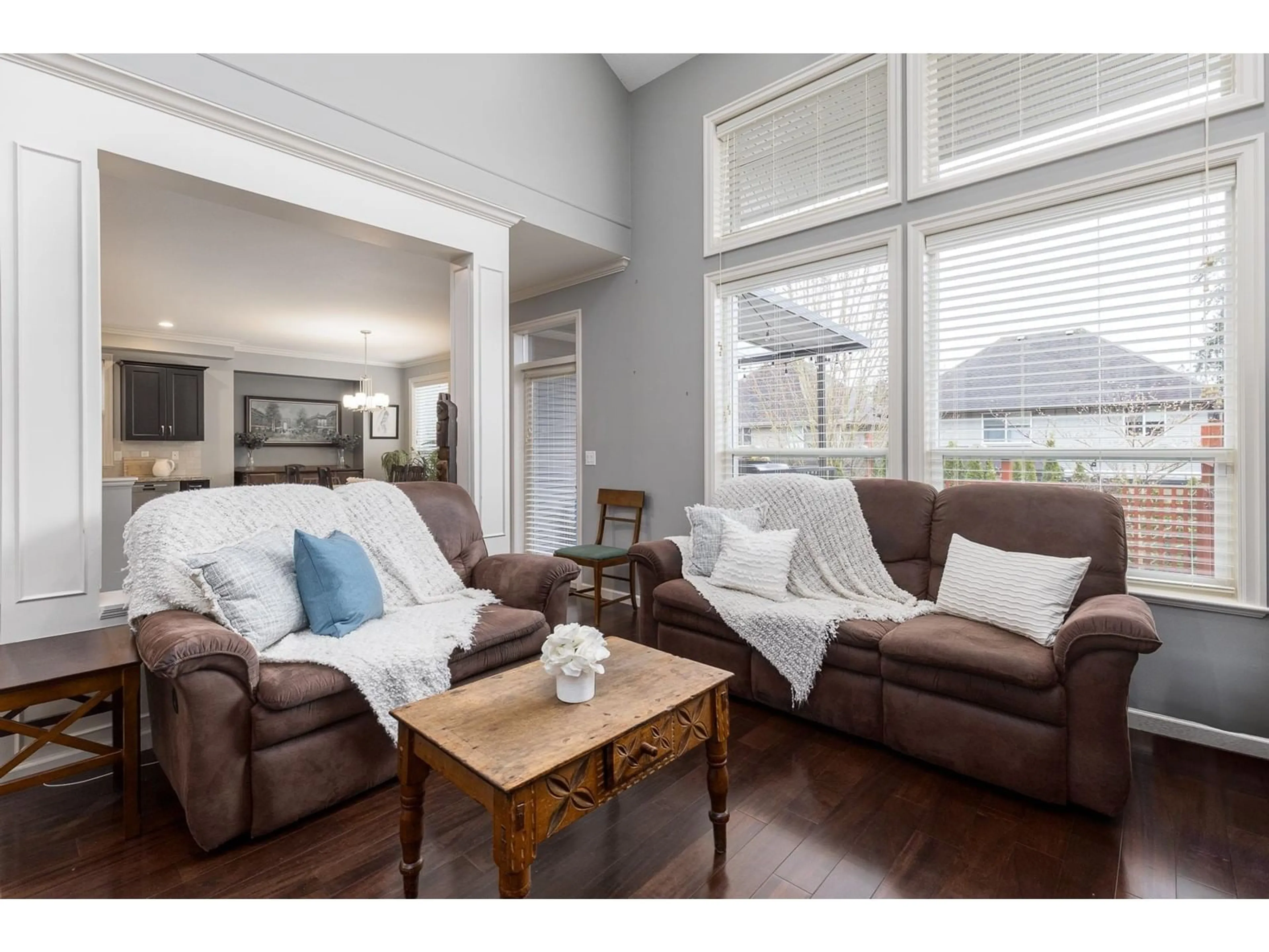 Living room with furniture, wood/laminate floor for 20864 71B, Langley British Columbia V2Y0J1