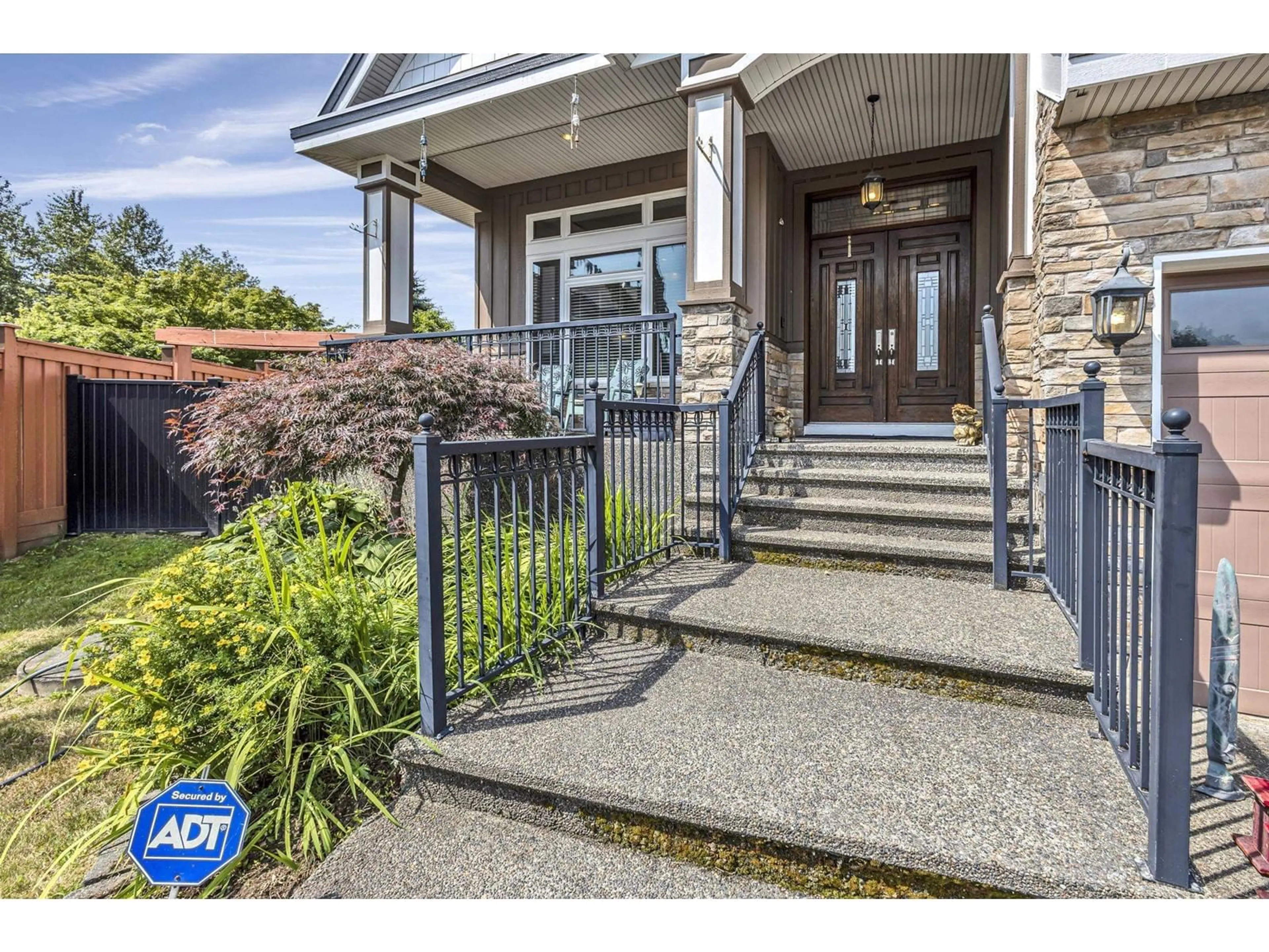 Indoor entryway for 16308 91A, Surrey British Columbia V4N5S5
