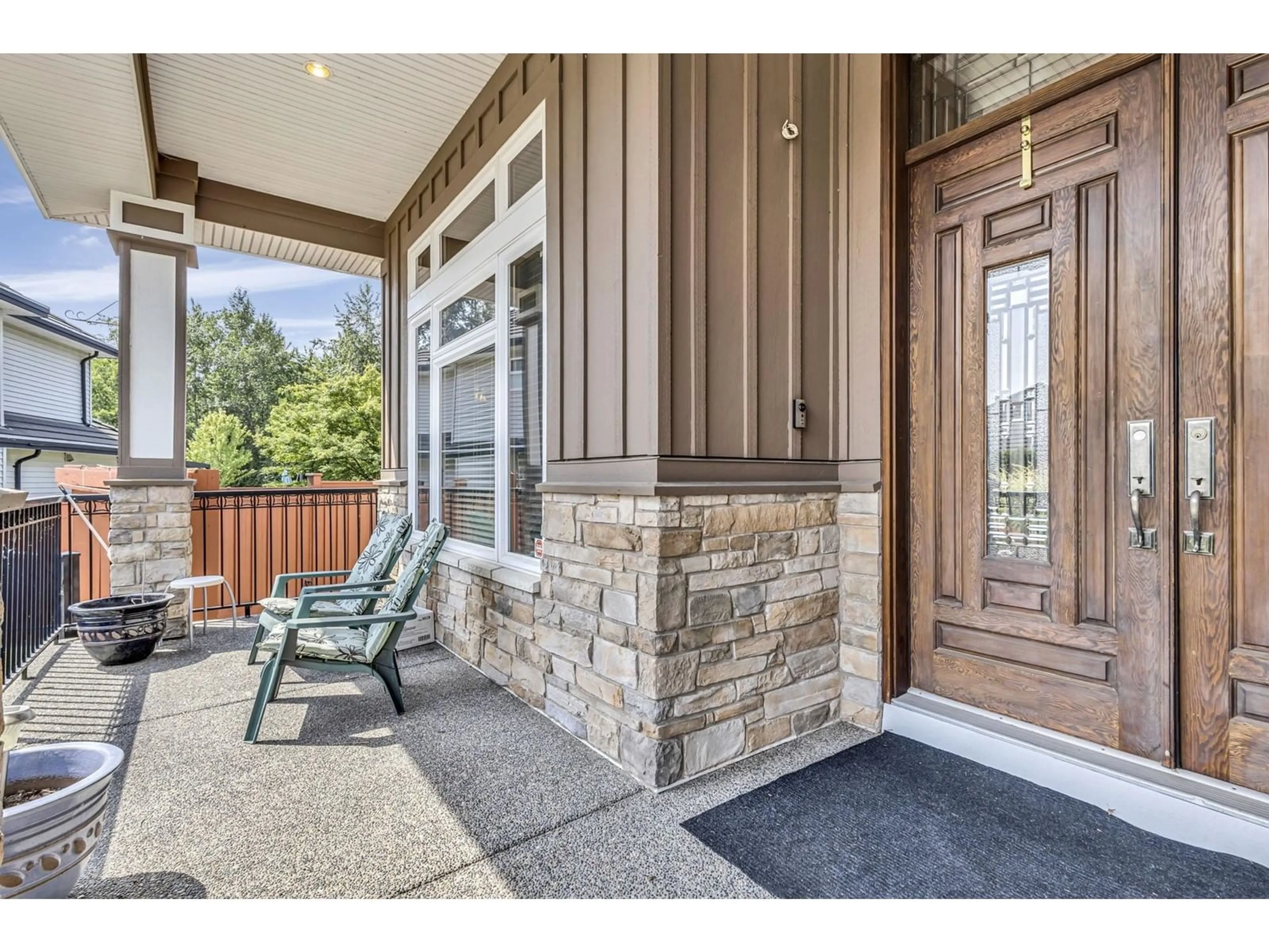 Indoor entryway for 16308 91A, Surrey British Columbia V4N5S5