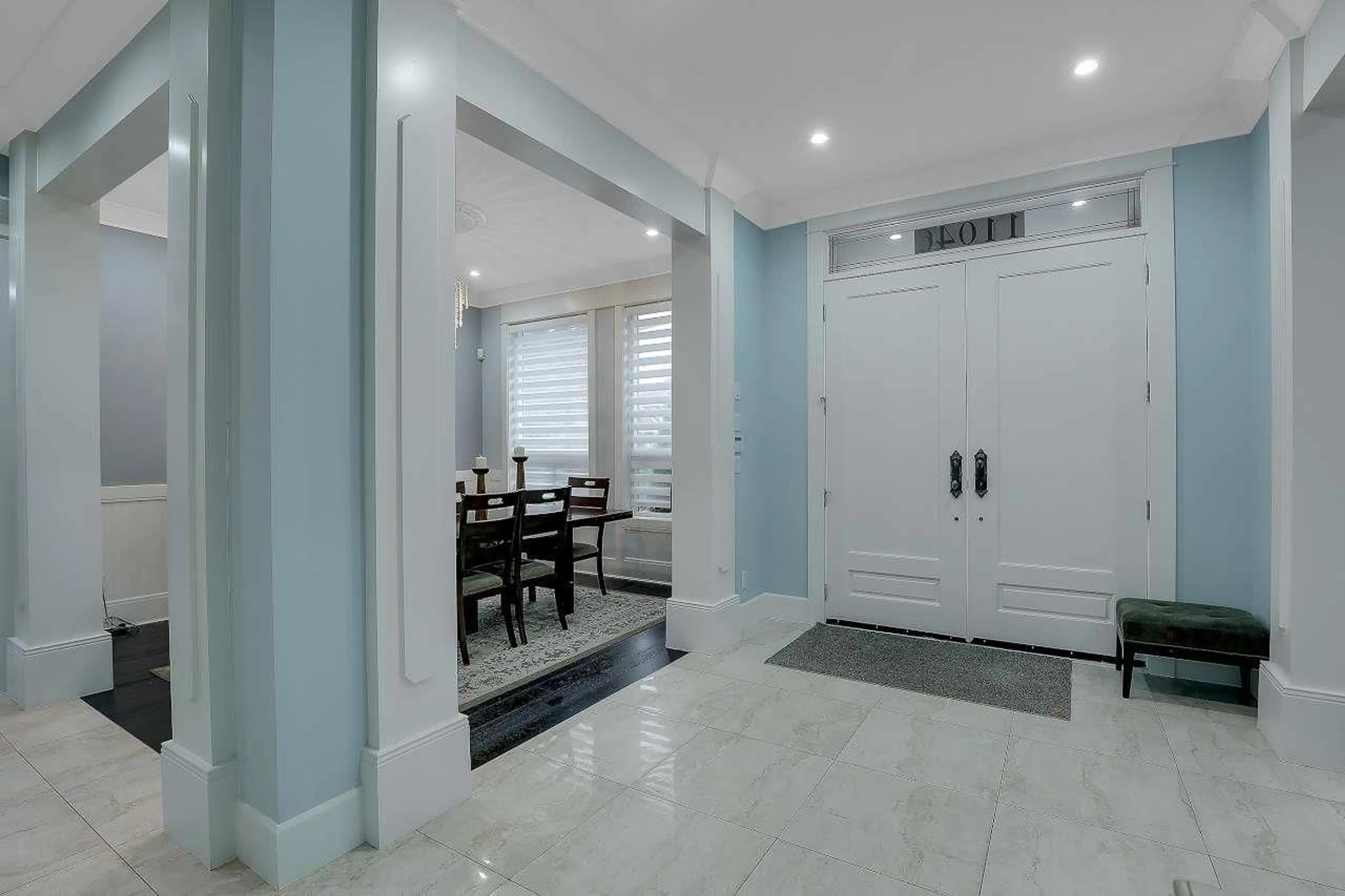 Indoor foyer for 11046 80, Delta British Columbia V4C1W5