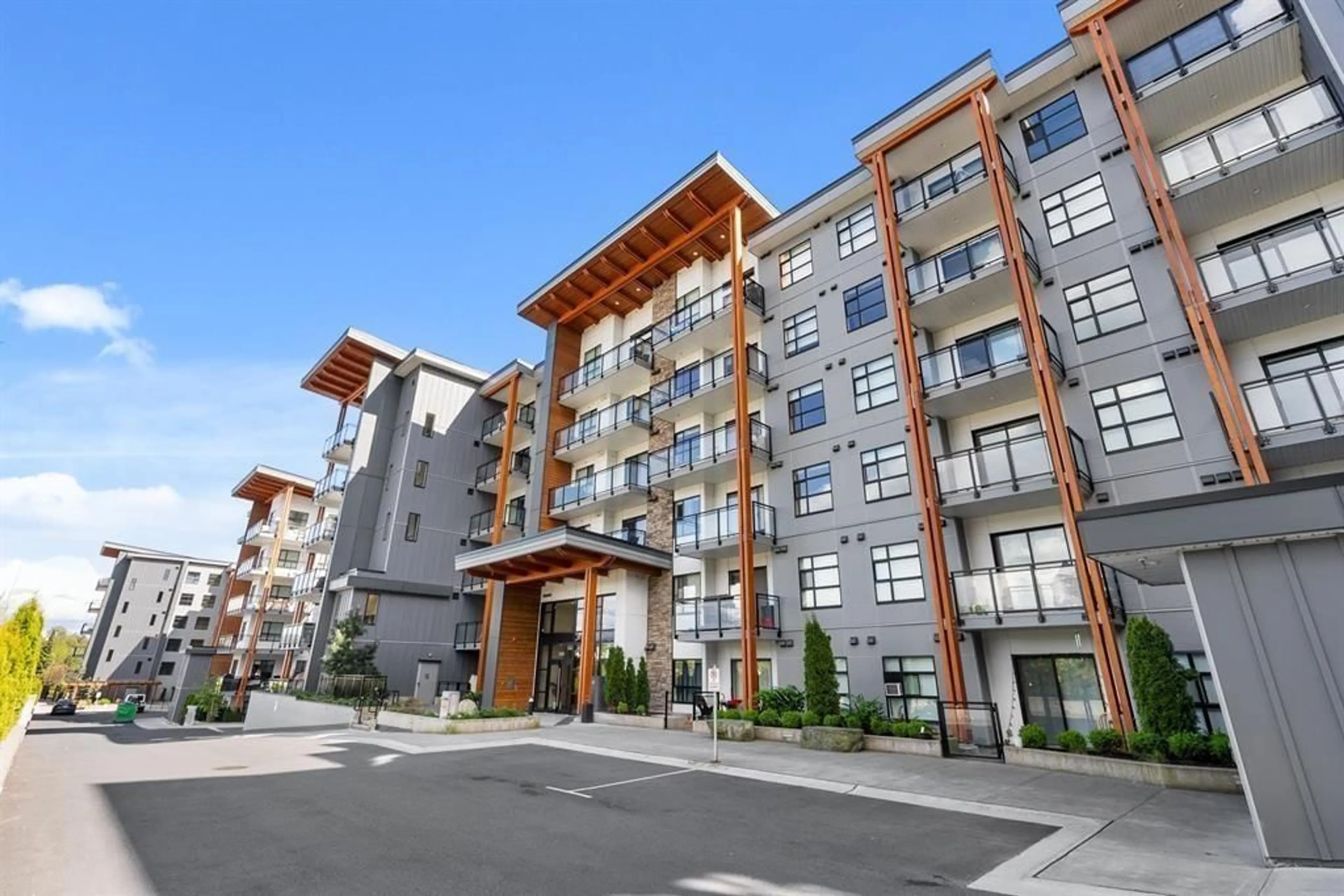 Patio, building for 211 - 6950 NICHOLSON, Delta British Columbia V4E0A8