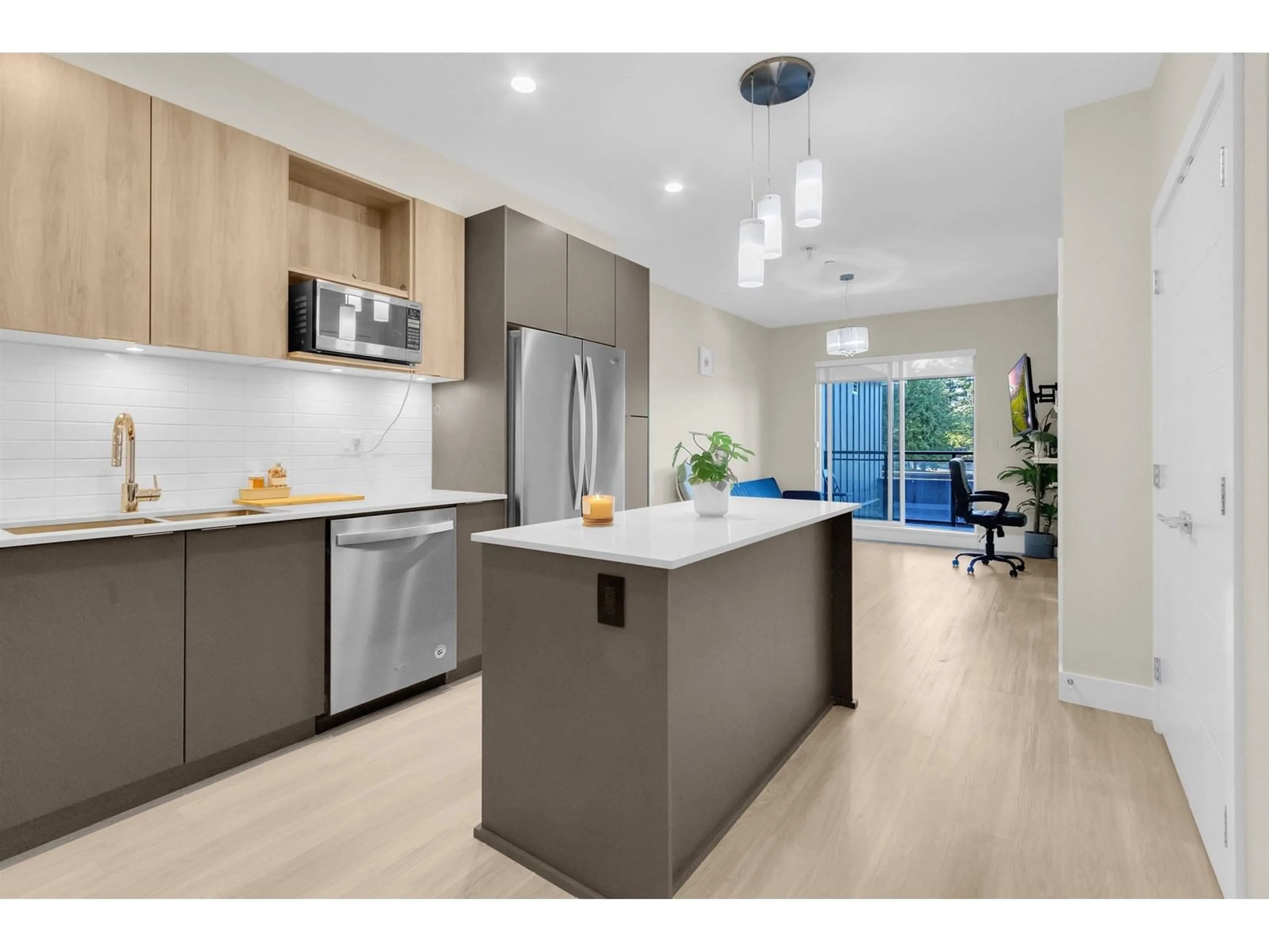 Open concept kitchen, unknown for 211 - 6950 NICHOLSON, Delta British Columbia V4E0A8