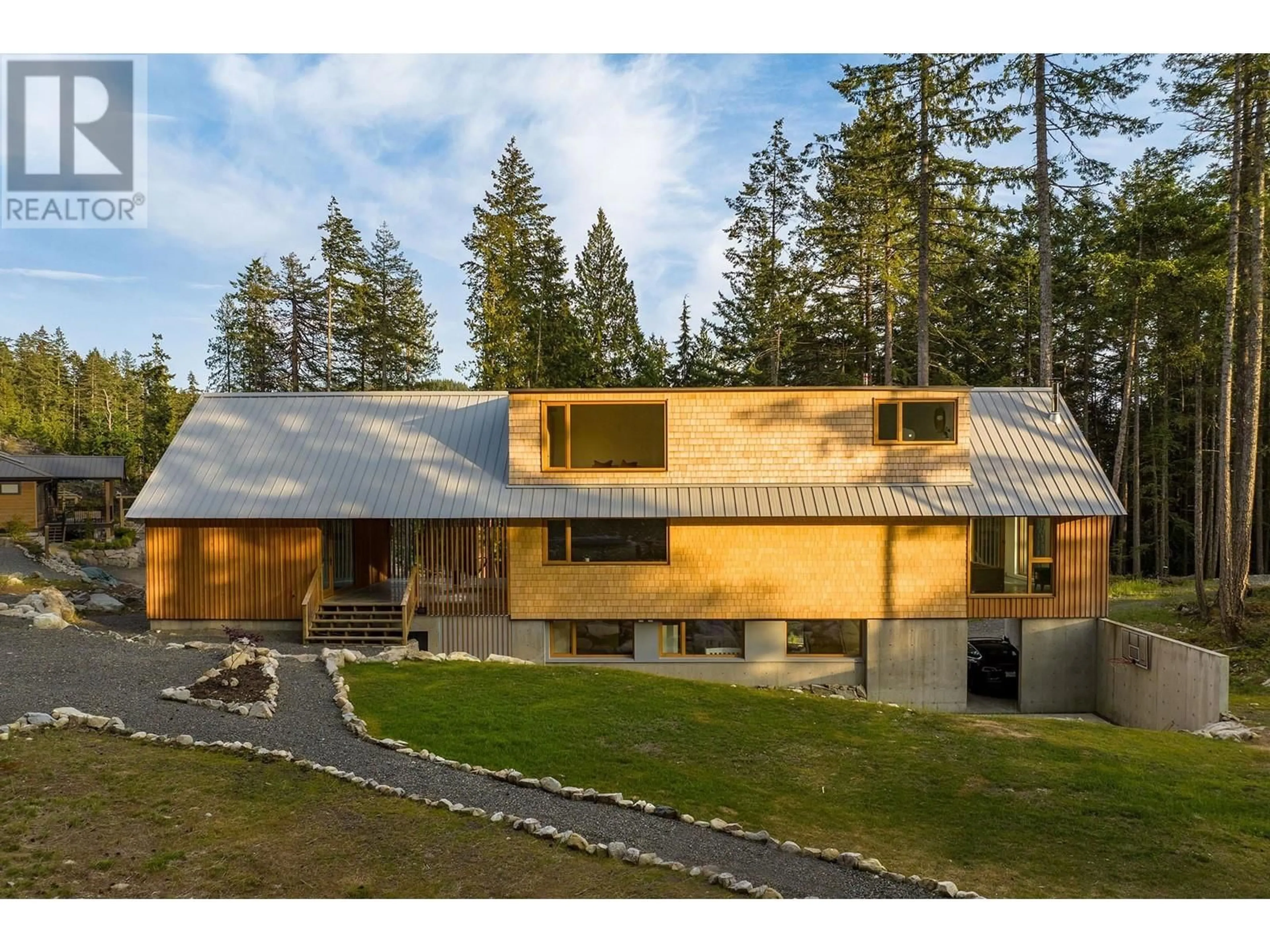 Home with vinyl exterior material, unknown for 1565 DOUGLAS ROAD, Bowen Island British Columbia V0N1G2