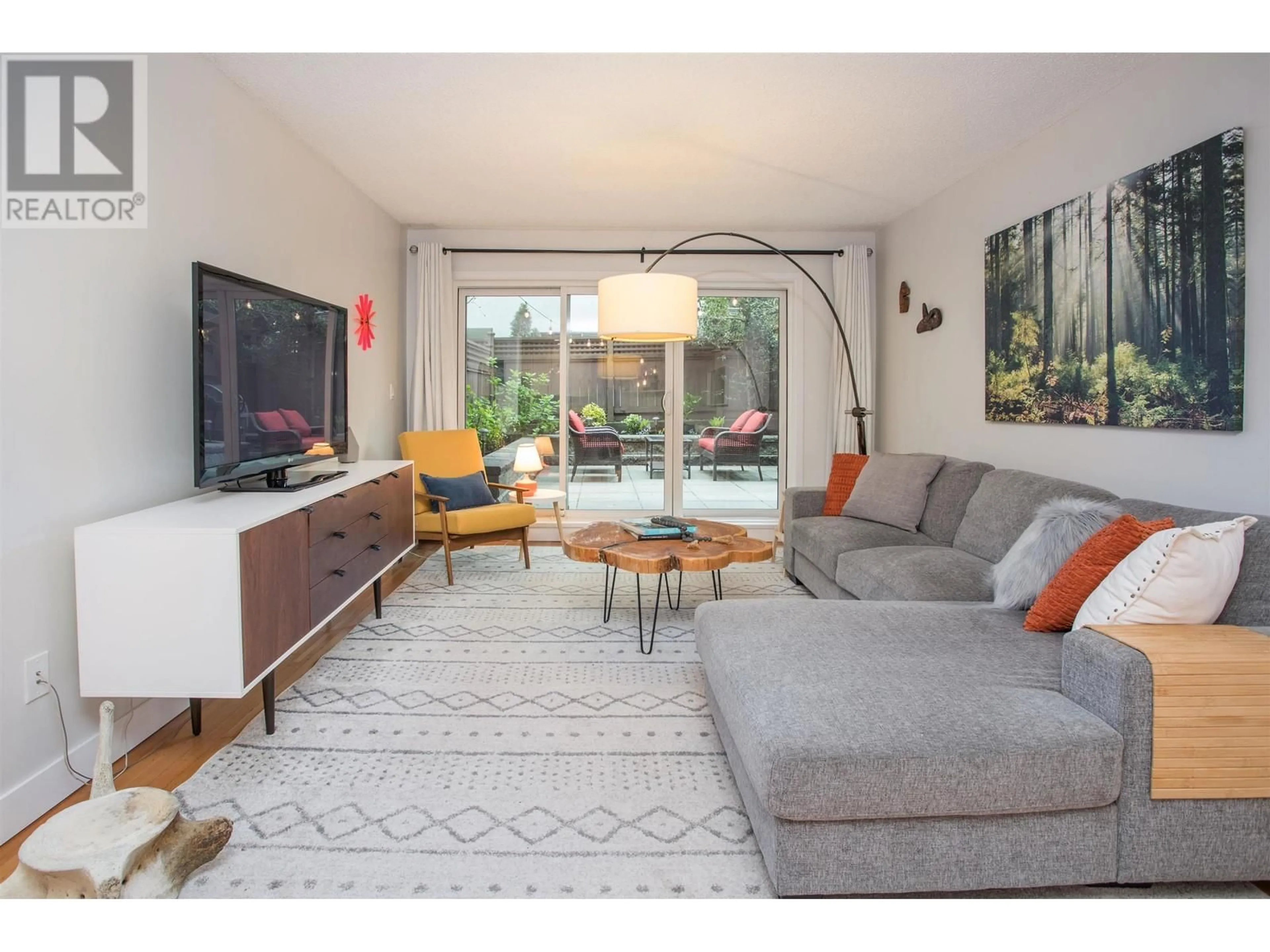 Living room with furniture, unknown for 113 - 330 7TH AVENUE, Vancouver British Columbia V5T4K5